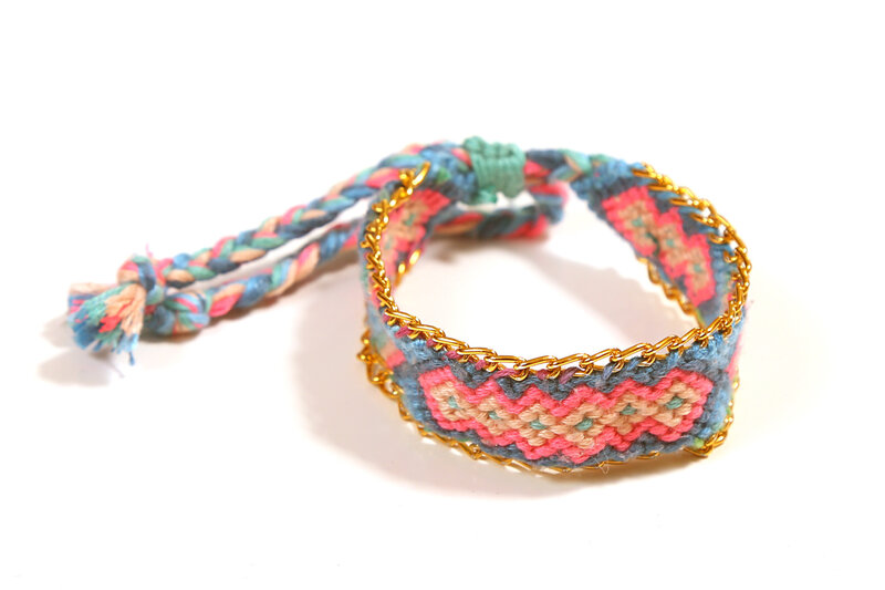 FEATHERLIGHT Colorful woven Bracelet with Gold Details