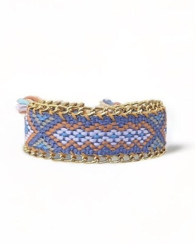 FEATHERLIGHT Colorful woven Bracelet with Gold Details