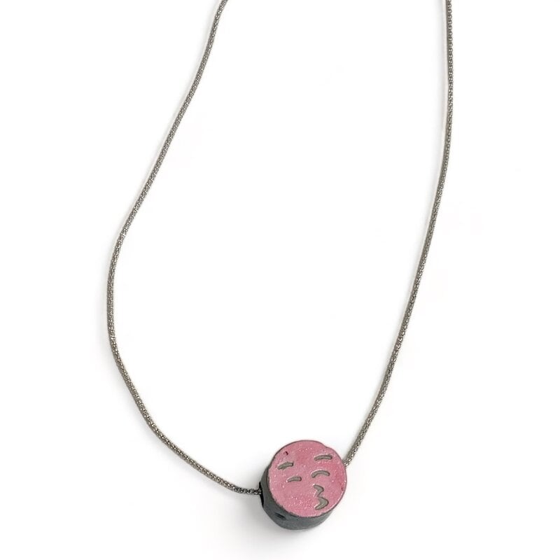 RUBA DESIGNER Cement Necklace Pink Kiss Emoji