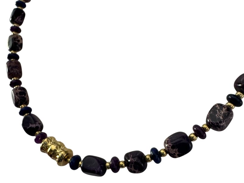 FEATHERLIGHT Purple stone beaded necklace