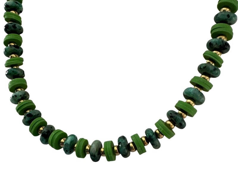 FEATHERLIGHT Shades of Green stone necklace