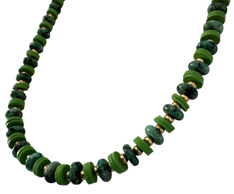 FEATHERLIGHT Shades of Green stone necklace