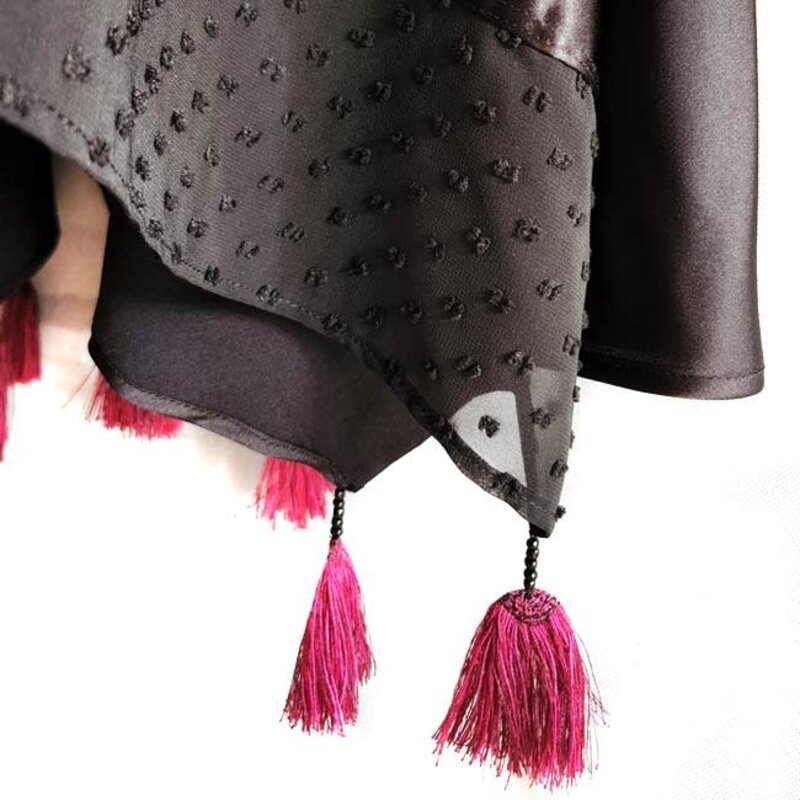 OLA'S GARDEN black Abaya with embroidery and fuchsia tassels