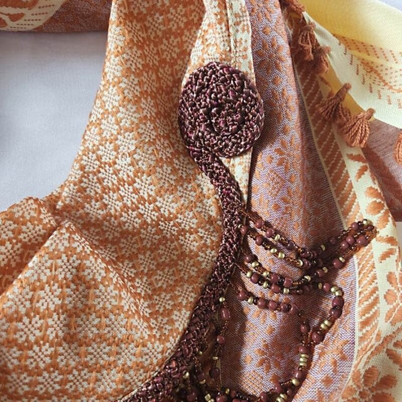 OLA'S GARDEN Beige and brown scarf with brown tassels