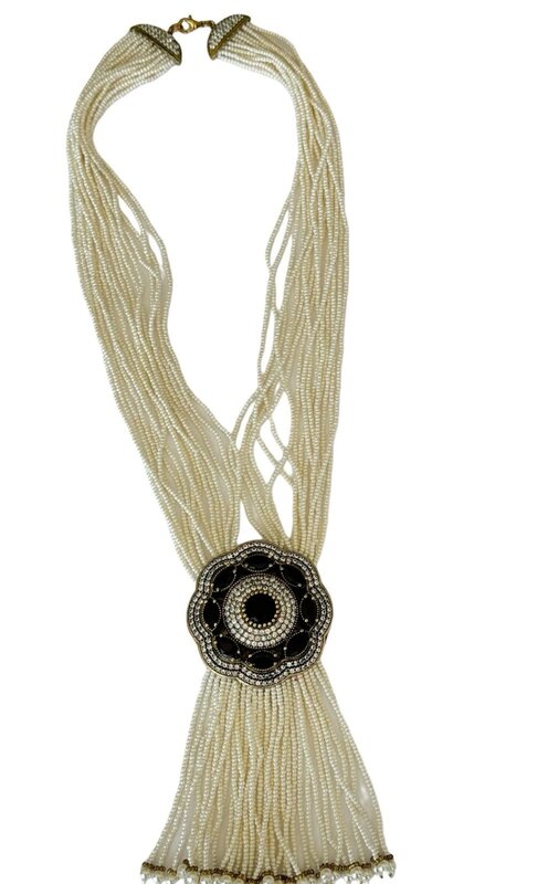 SUHA DESIGN Long pearl necklace with black crystals