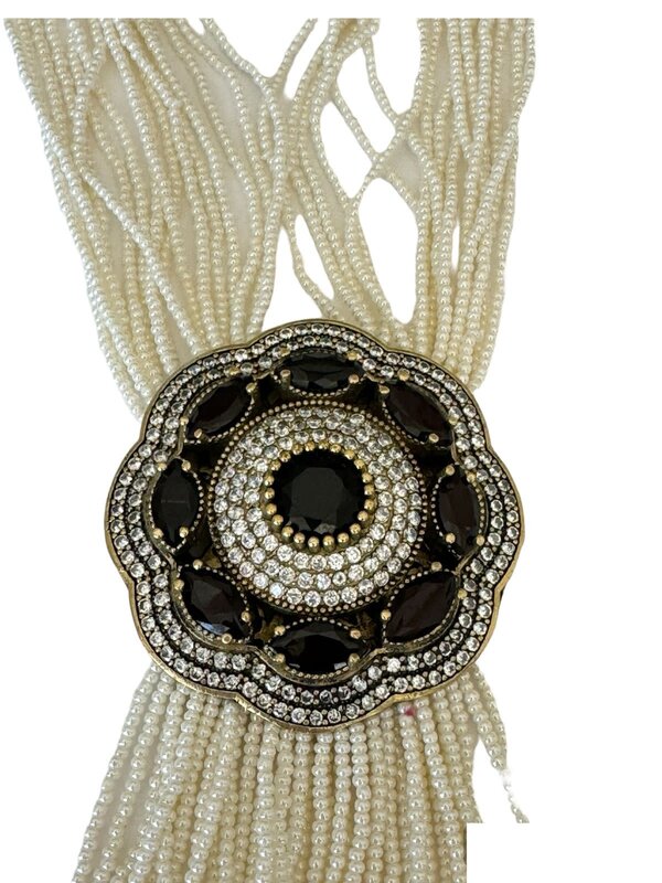 SUHA DESIGN Long pearl necklace with black crystals