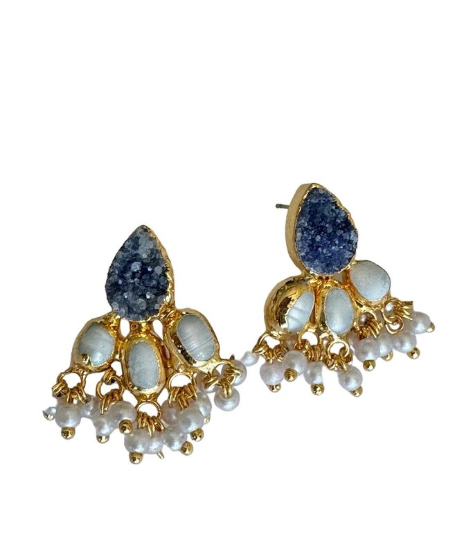 SUHA DESIGN Pearl earrings with blue Druzy Agate