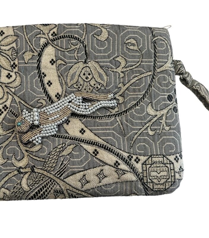 ALKUTBIA Gray and White Pouch