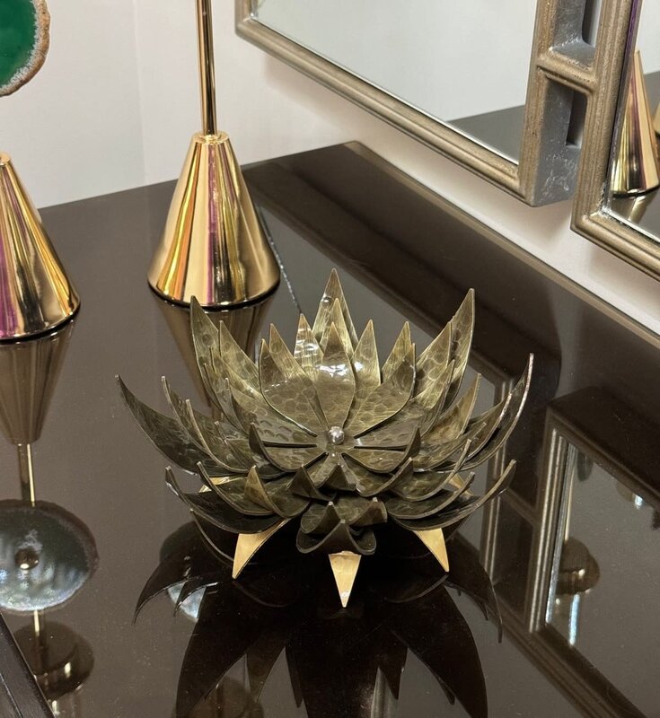 ORIENTINA ⁠Large bronze flower