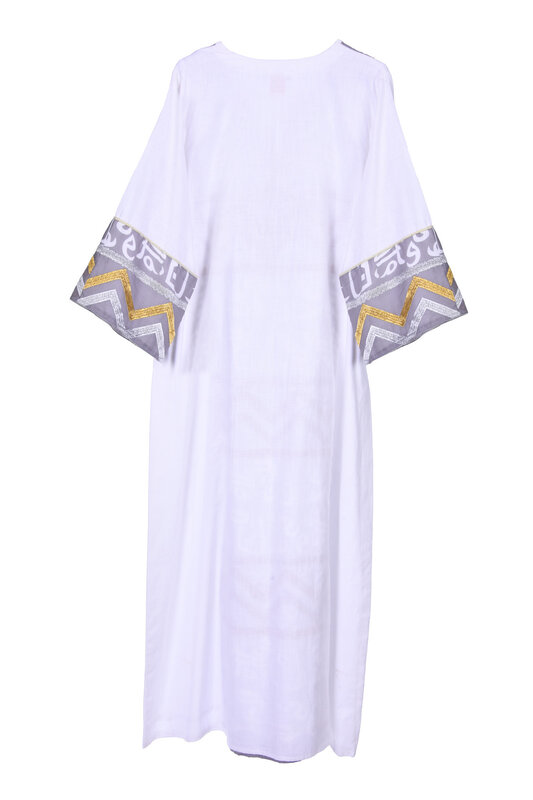 LAM COLLECTIONS White Abaya with Arabic calligraphy Details