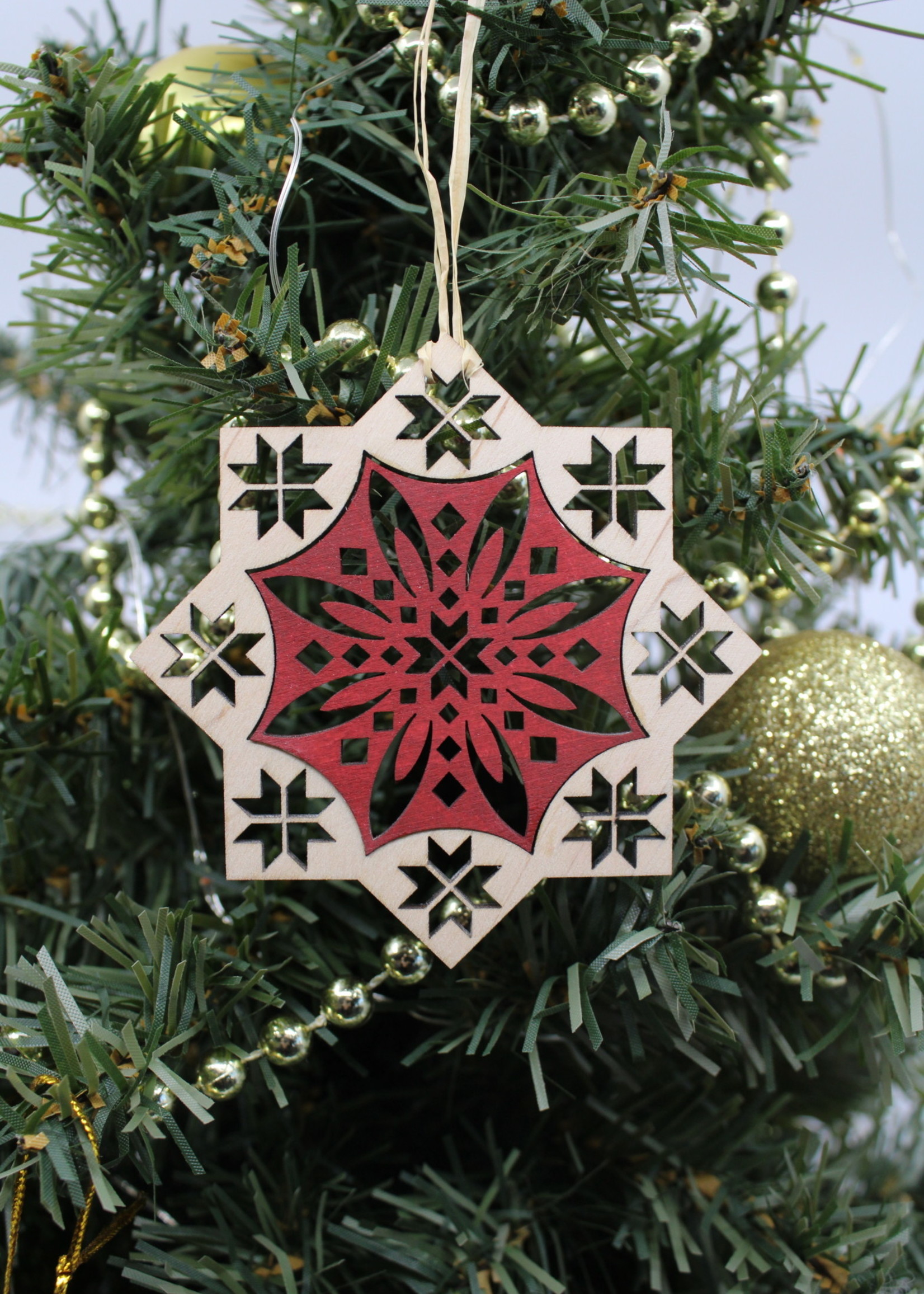 Wood Star Ornament\ Red Center