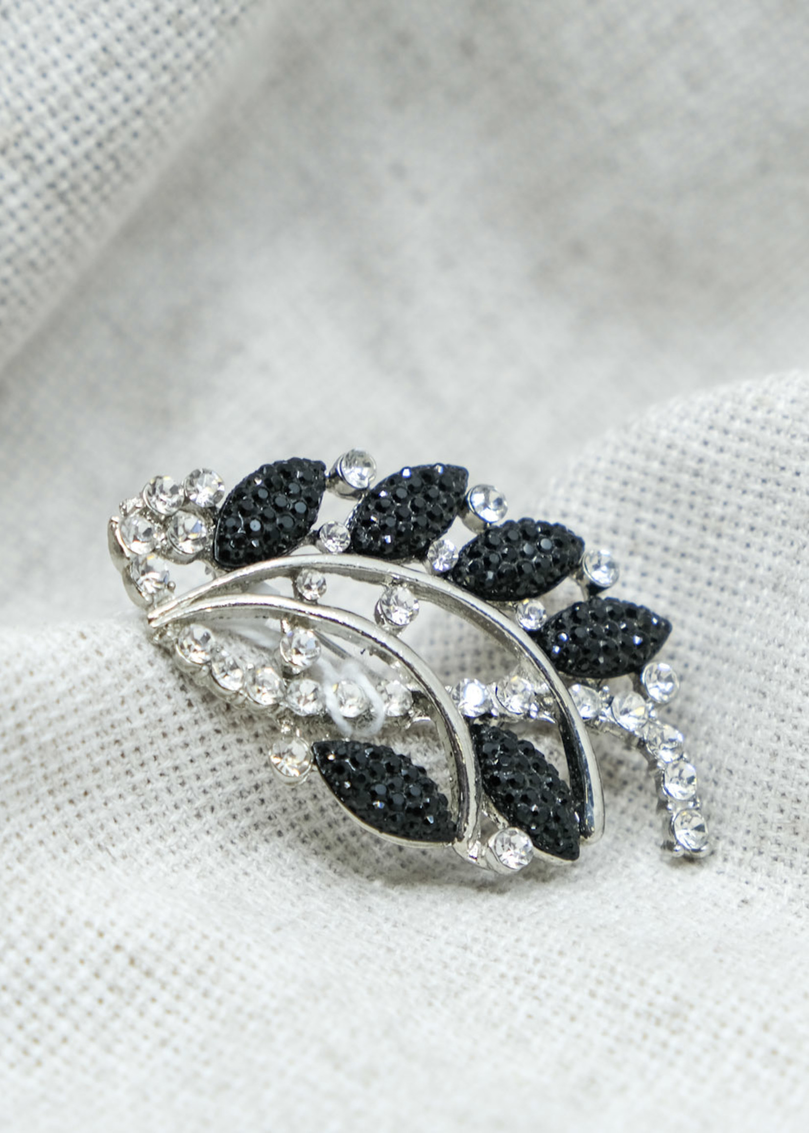 None ACCESSORIES - Black and Crystal Botanical Brooch