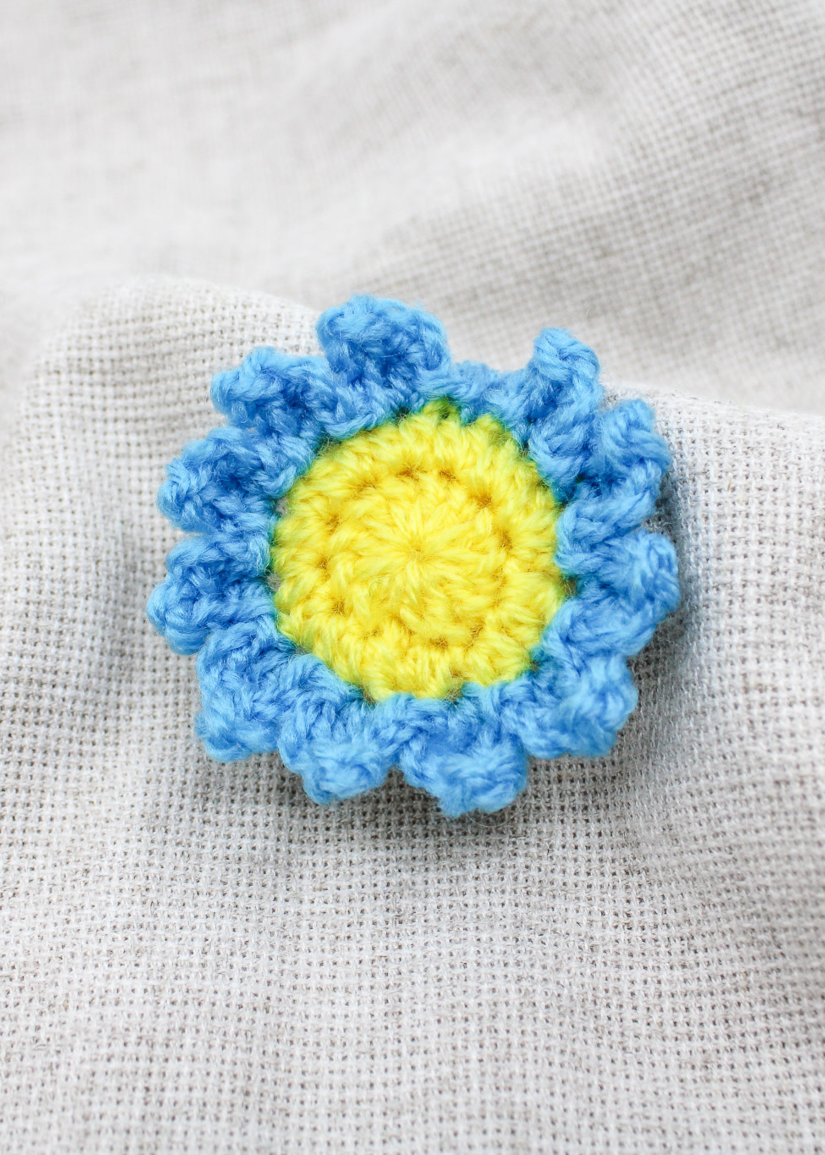 Crochet pin Flower in Blue /Yellow