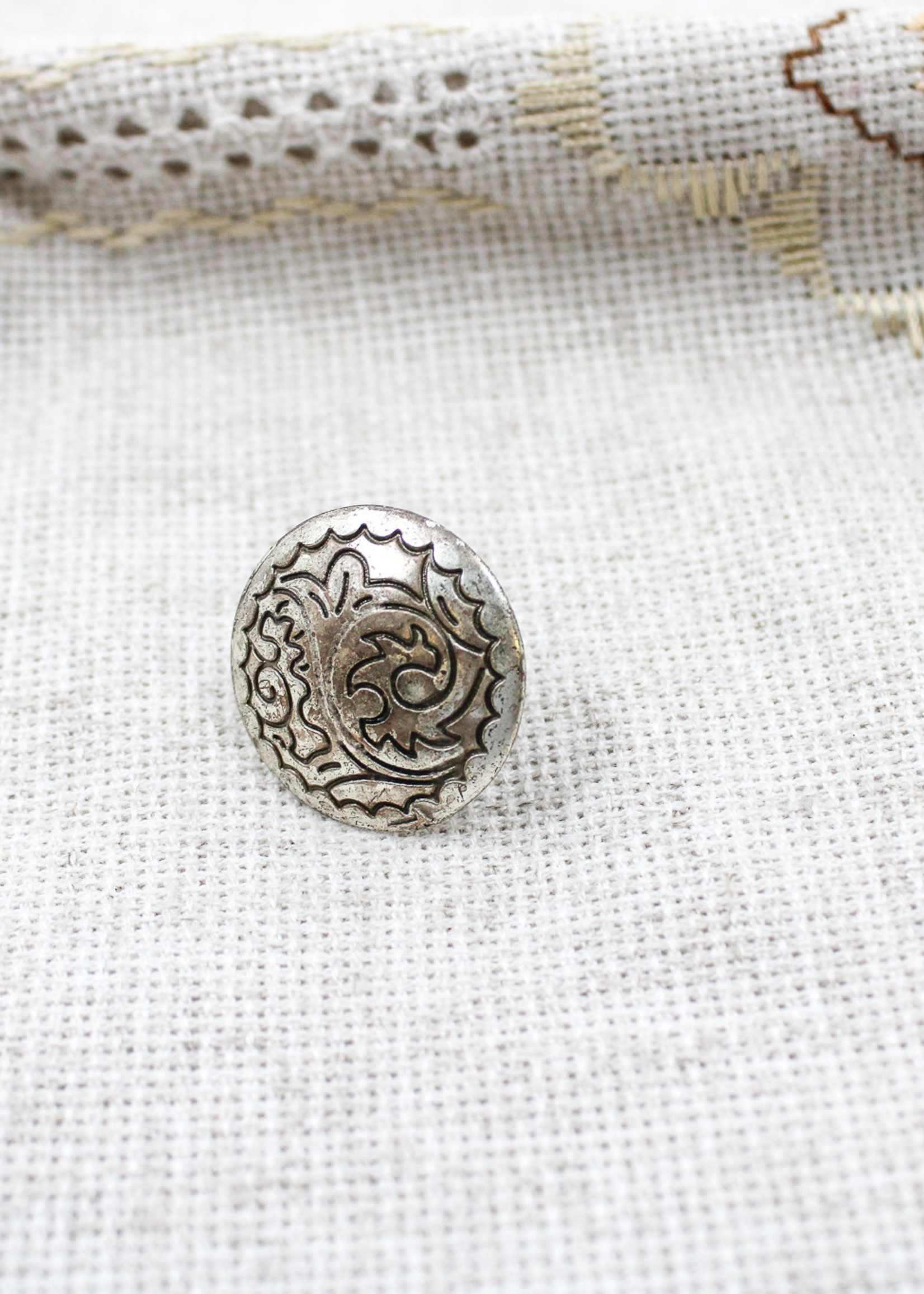 None ACCESSORIES - Leaf Pattered Dome-Style Ring