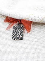 None JEWELRY - Loose Wavy Pendant With Black Gem