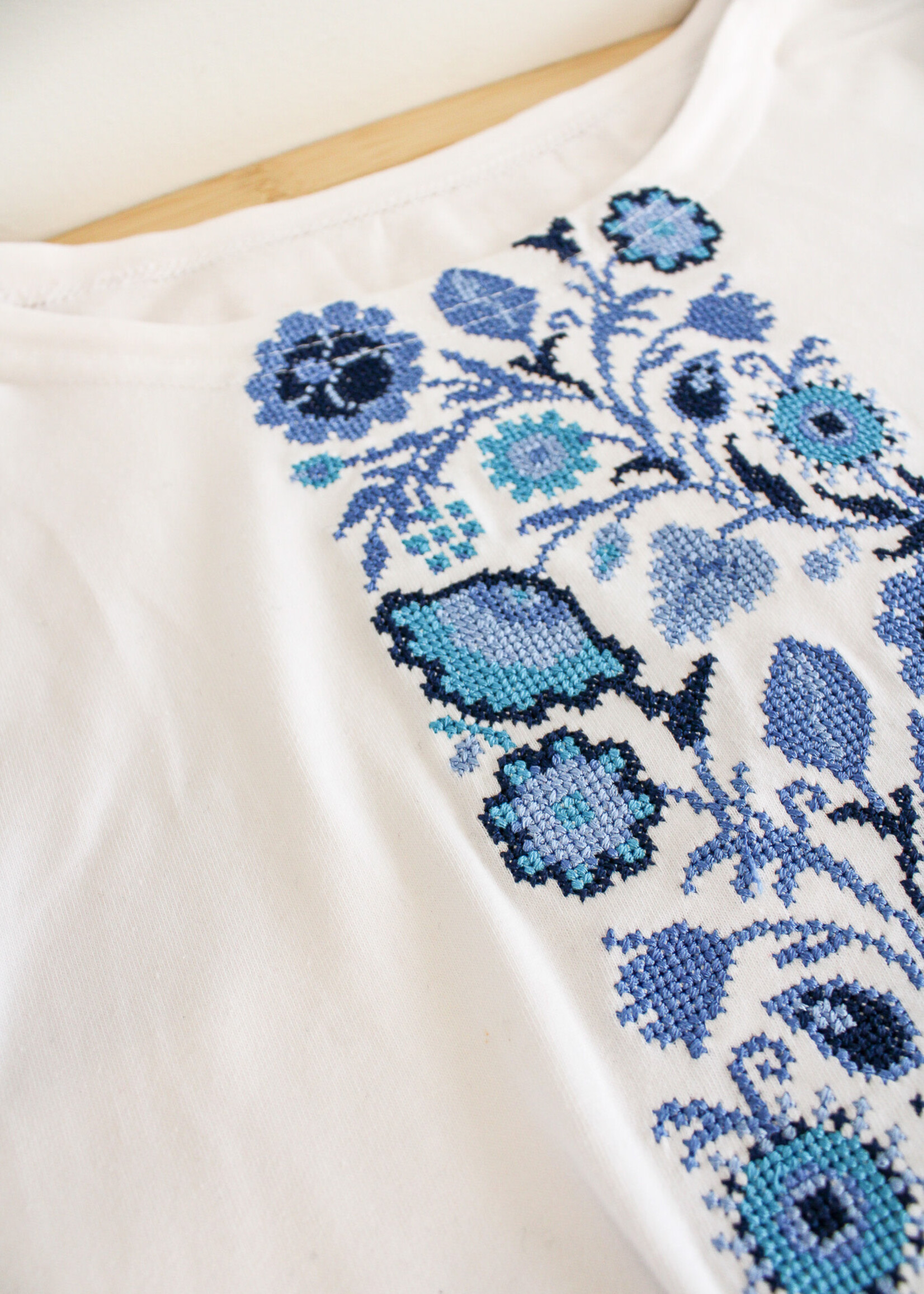 APPAREL- SWEATSHIRT(W) - White, Size 50, with Blue Floral Embroidery