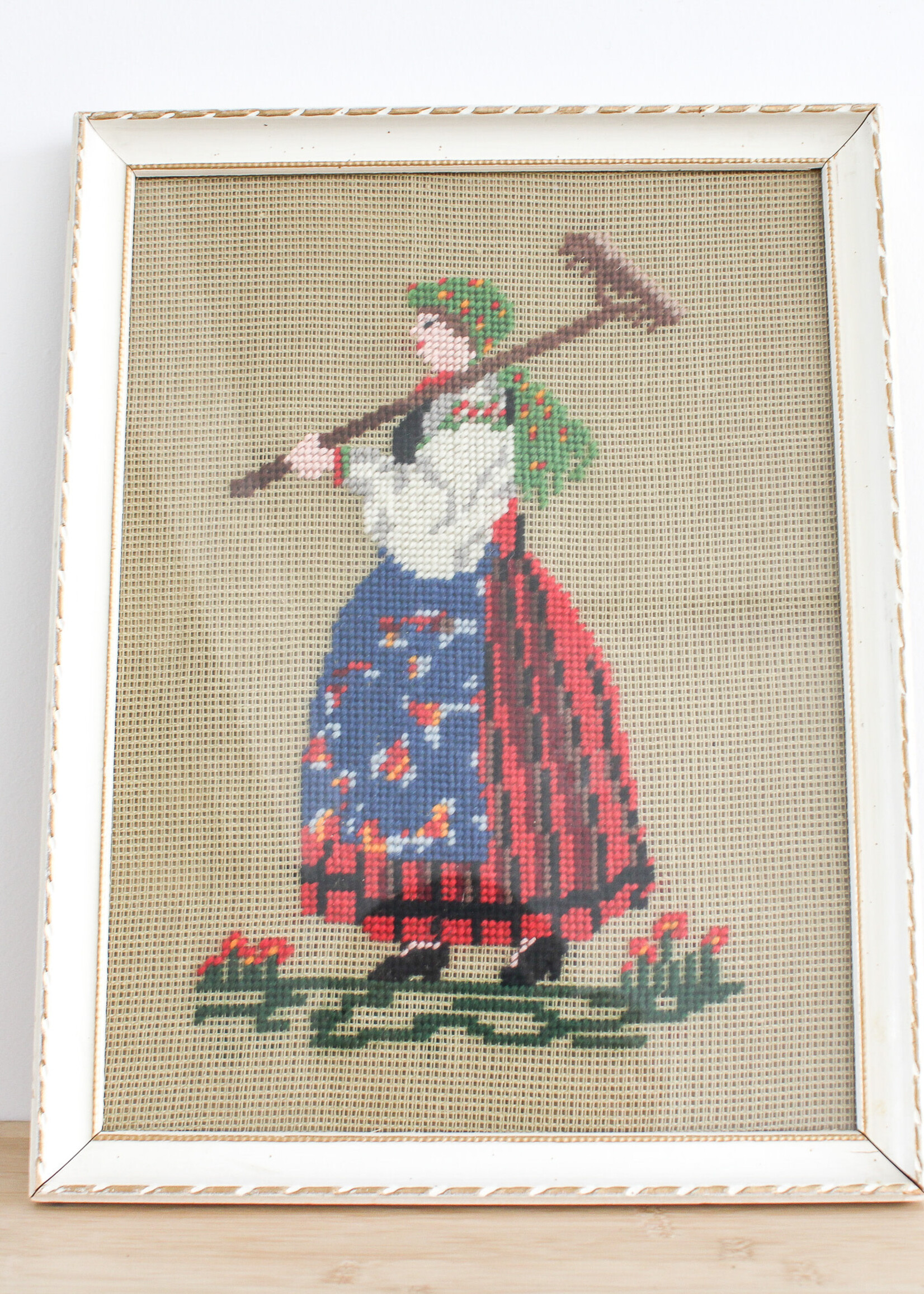 ART - Vintage Embroidery, Cross Stitching, Harvest, Woman in Ukrainian folk costume