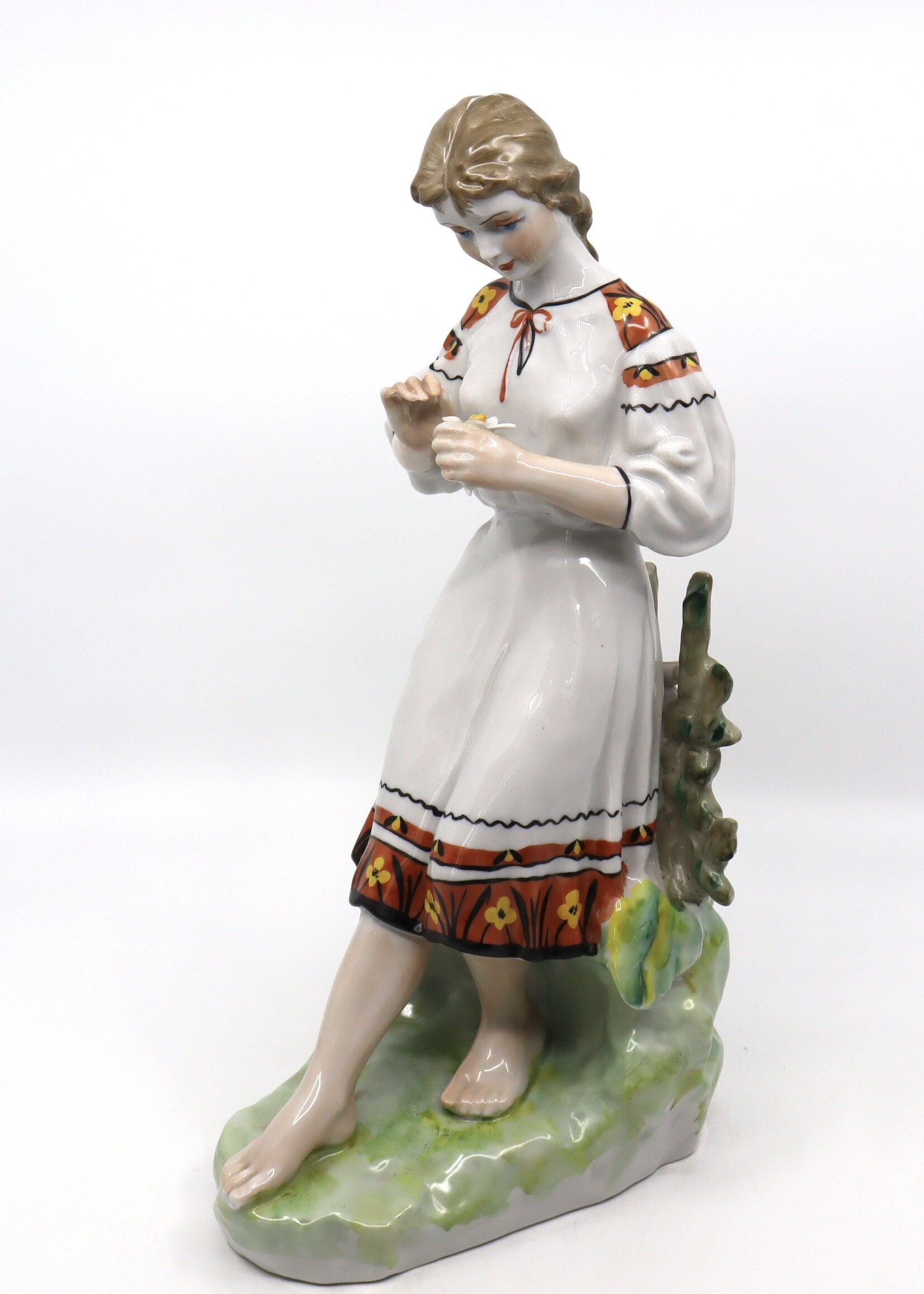 HOME - "Loves don't Loves" Porcelain Legacy of Tregubov school by O. Zhnikrup 1968