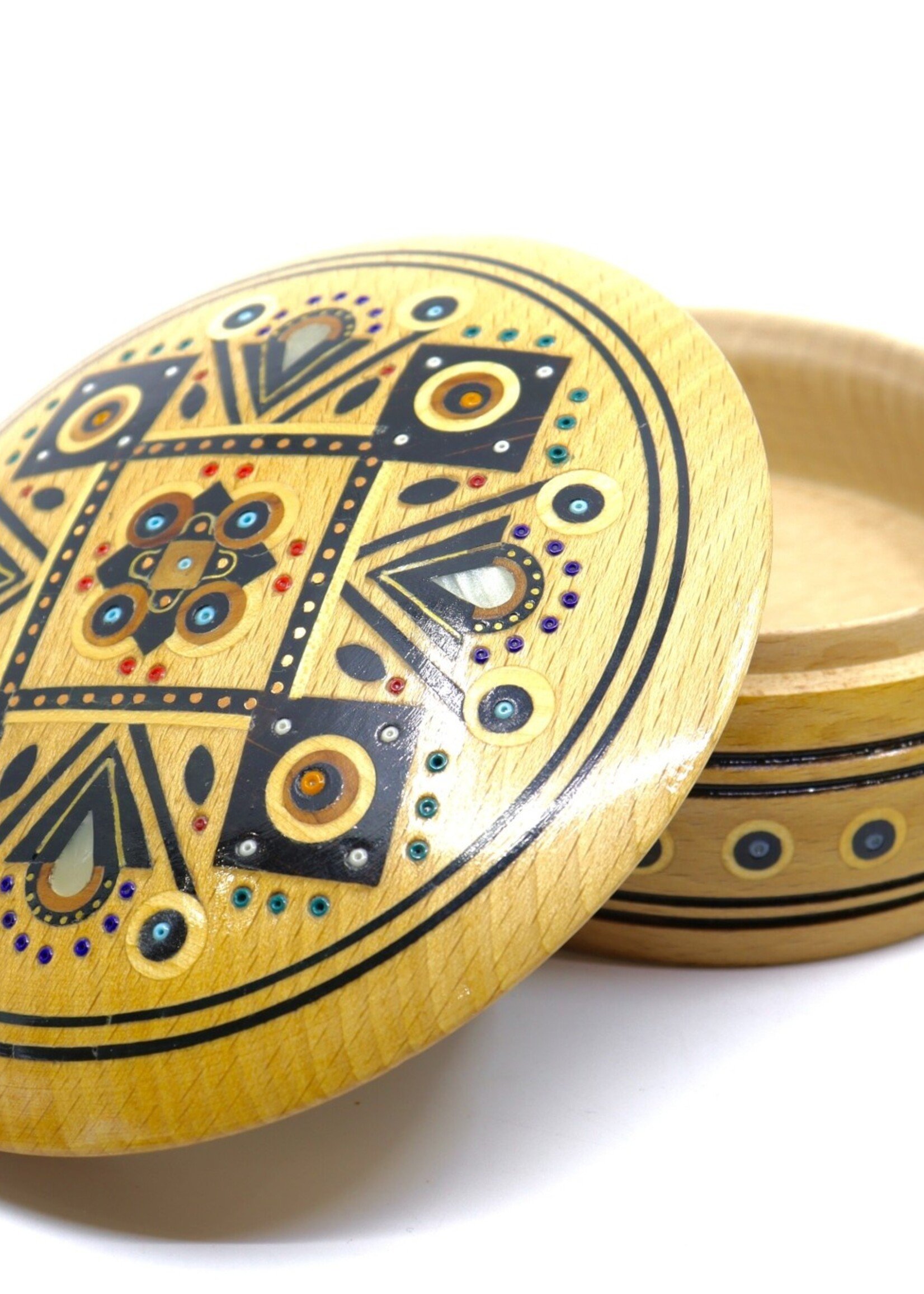 DECOR - Round Trinket Box, Hand Carved, Hutsul Folk Art Ukrianian. 4.5 in