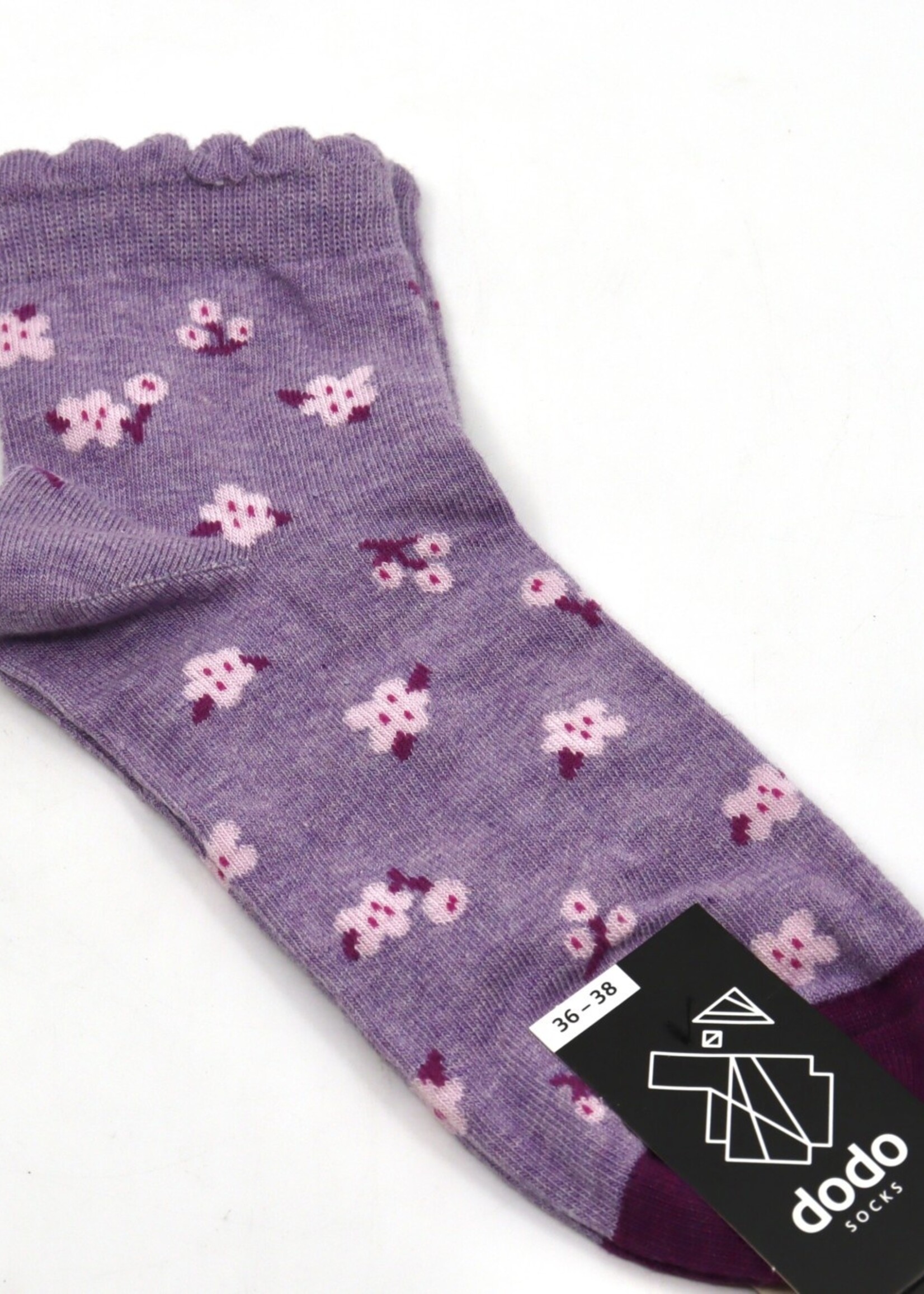 Dodo Socks APPAREL - Socks with a stylish wavy cuff/  Lilac Frill Quarter Socks/ 82% cotton, 15% polyamide, 3% elastane.