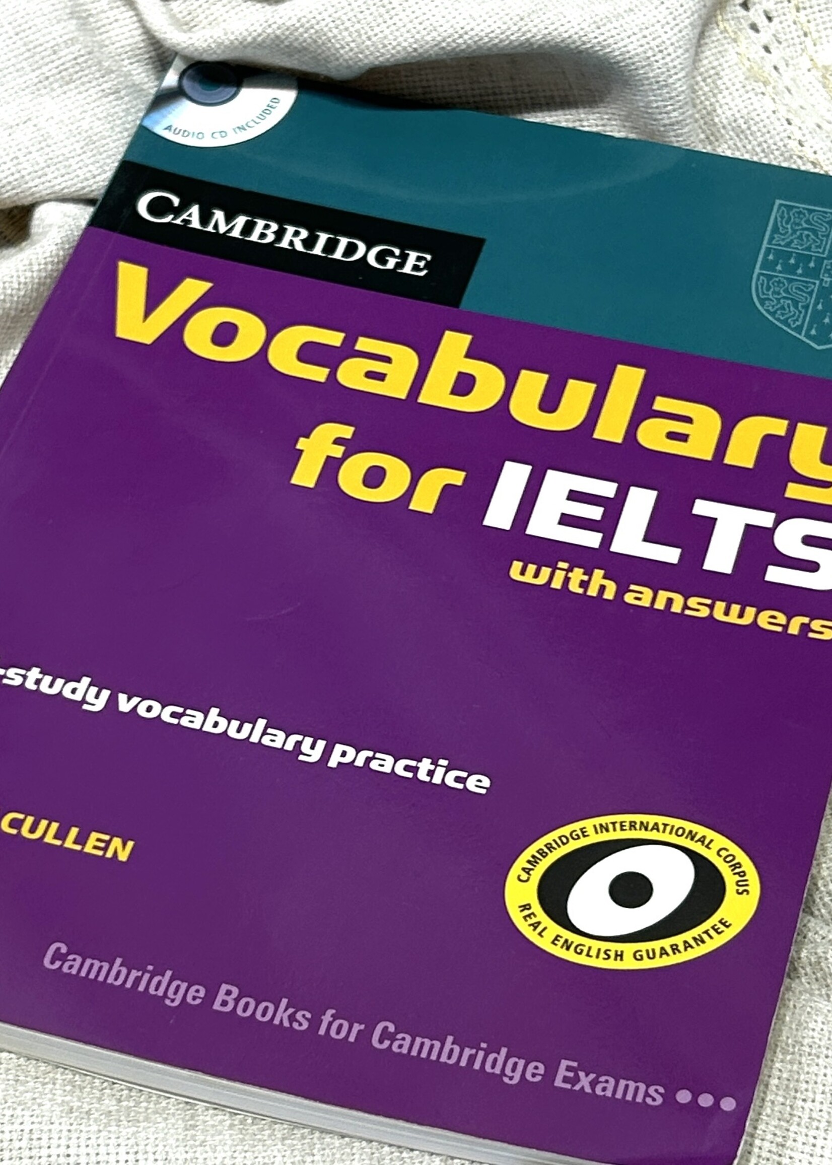 BOOK - Vocabulary for  IELTS Cambridge, with answers