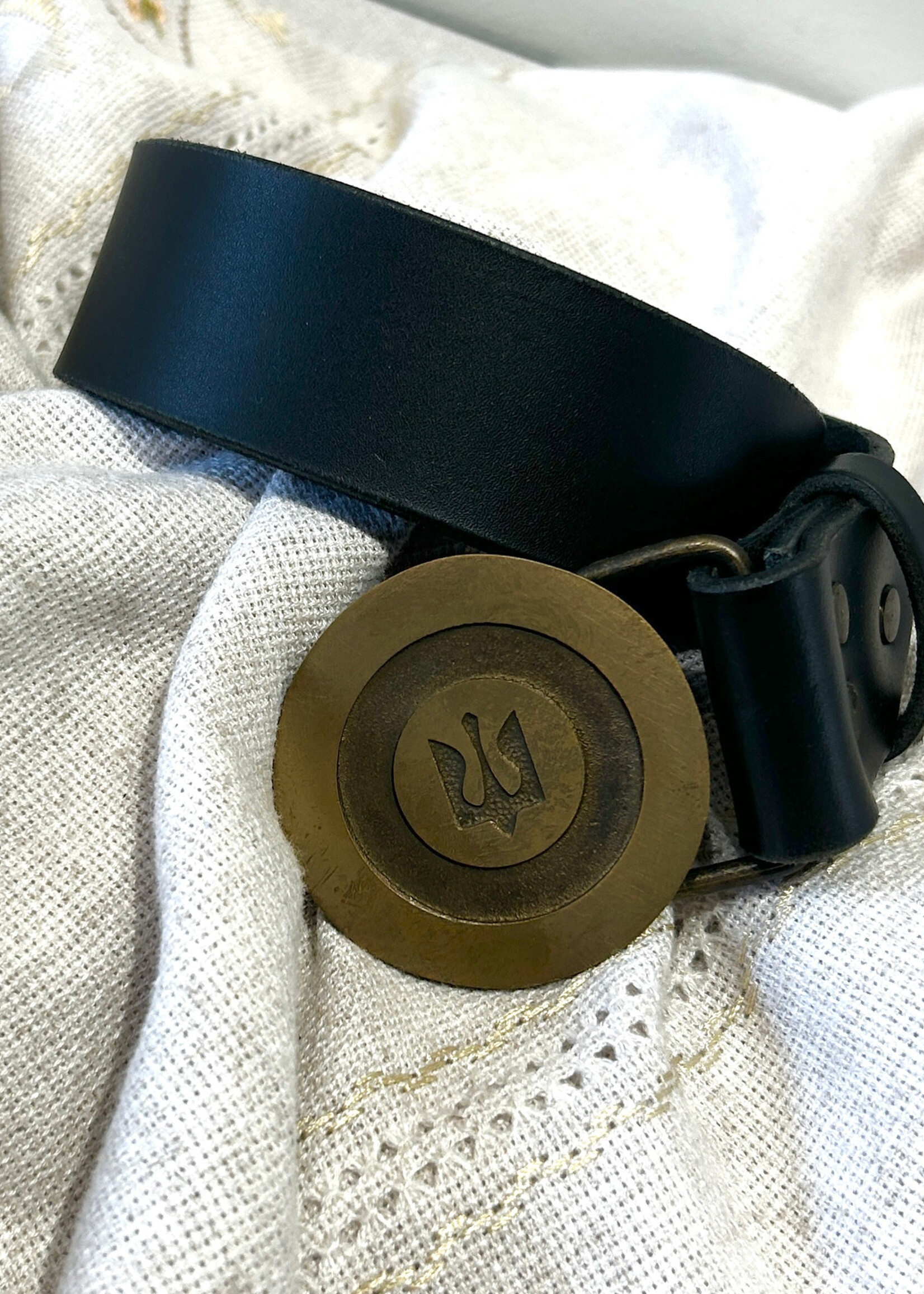 ACCESSORIES - BELT -Black  leather with  Buckle