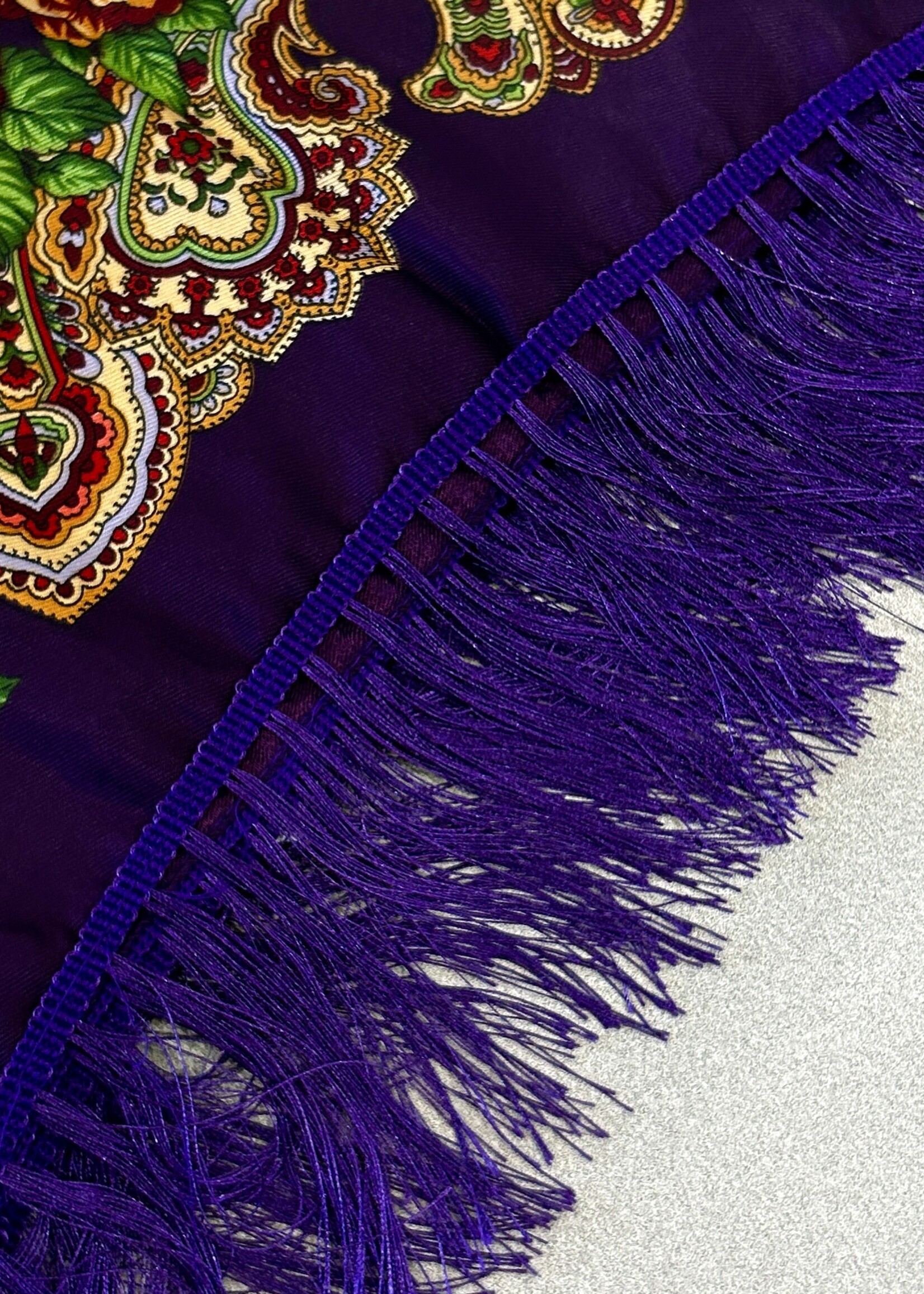 APPAREL - (W) Shawl / Ukrainian Hustka Traditional Scarf with  Fringle/ 36x36"