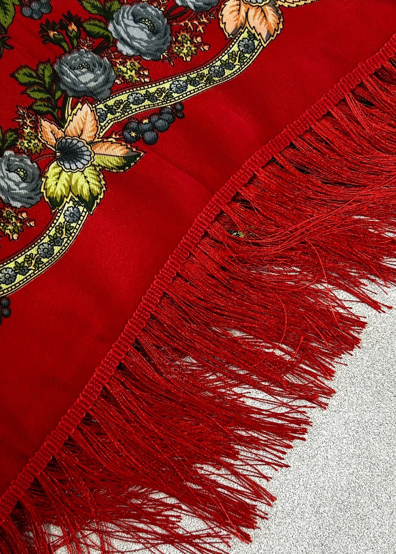 APPAREL - (W) Shawl / Ukrainian Hustka Traditional Scarf with  Fringle/ 36x36"