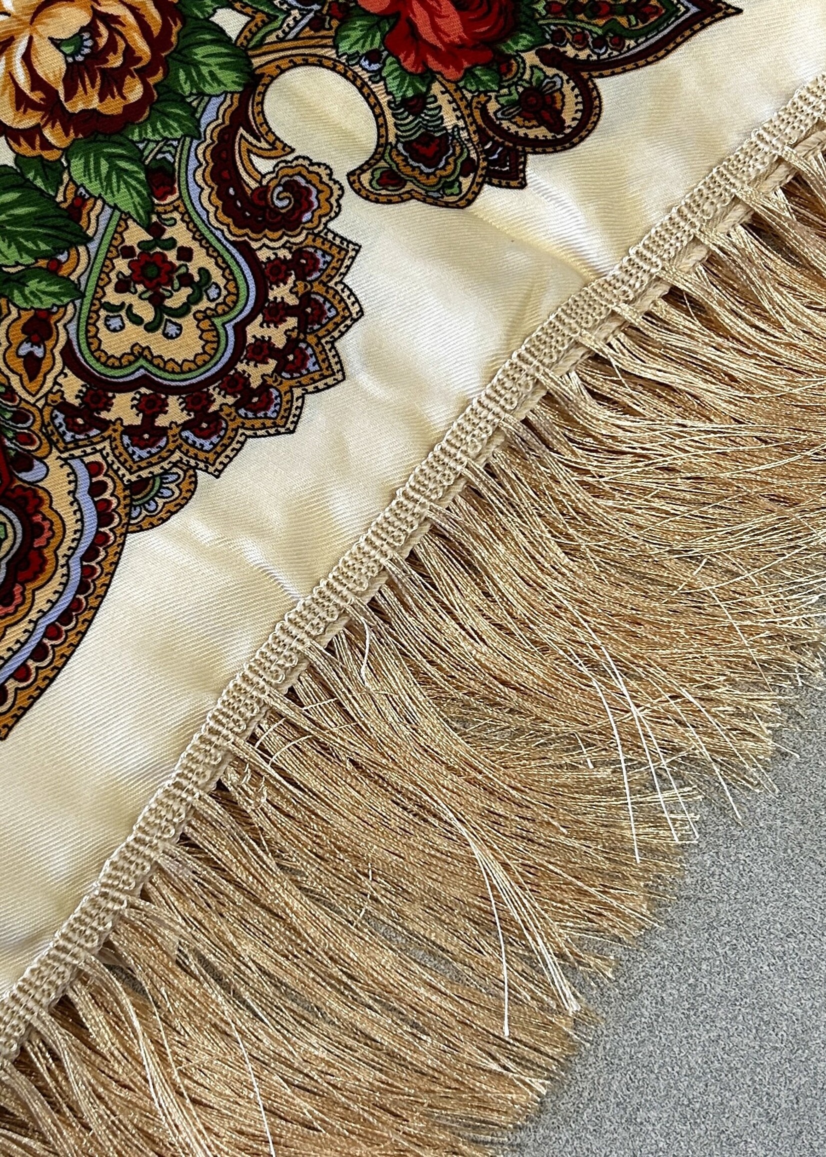 APPAREL - (W) Shawl / Ukrainian Hustka Traditional Scarf with  Fringle/ 36x36"