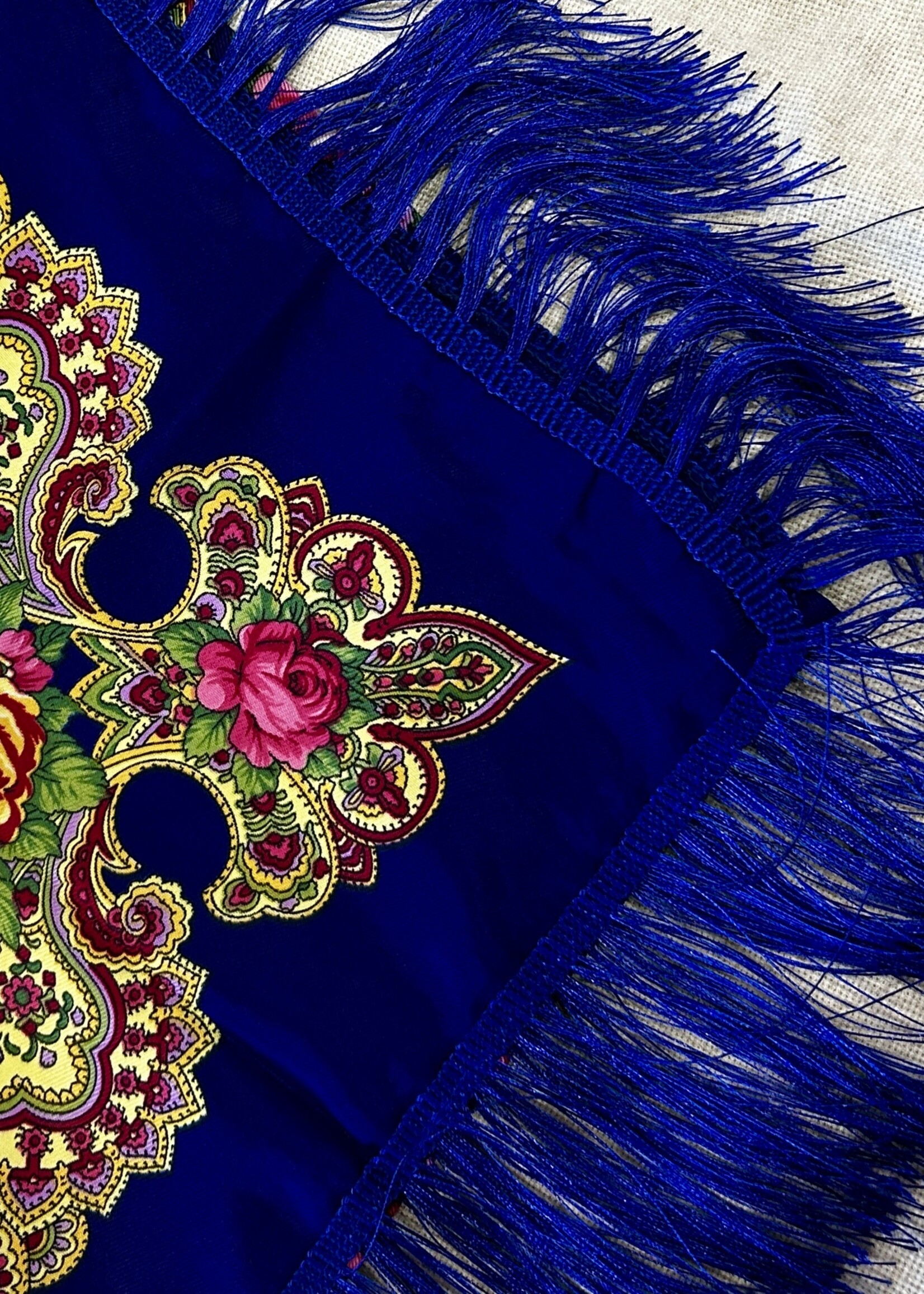 APPAREL - (W) Shawl / Ukrainian Hustka Traditional Scarf with  Fringle/ 36x36"