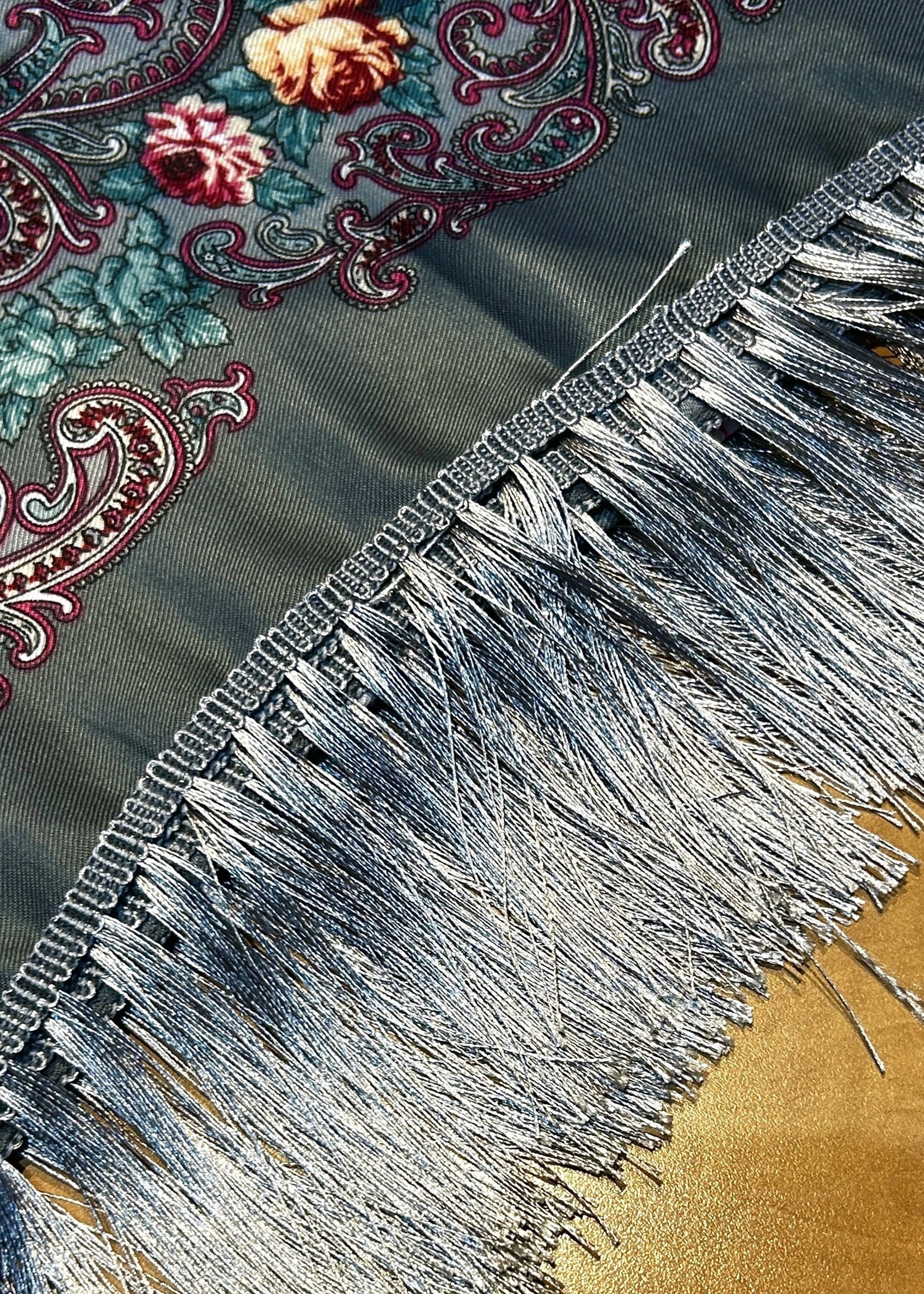 APPAREL - (W) Shawl / Ukrainian Hustka Traditional Scarf with  Fringle/ 36x36"