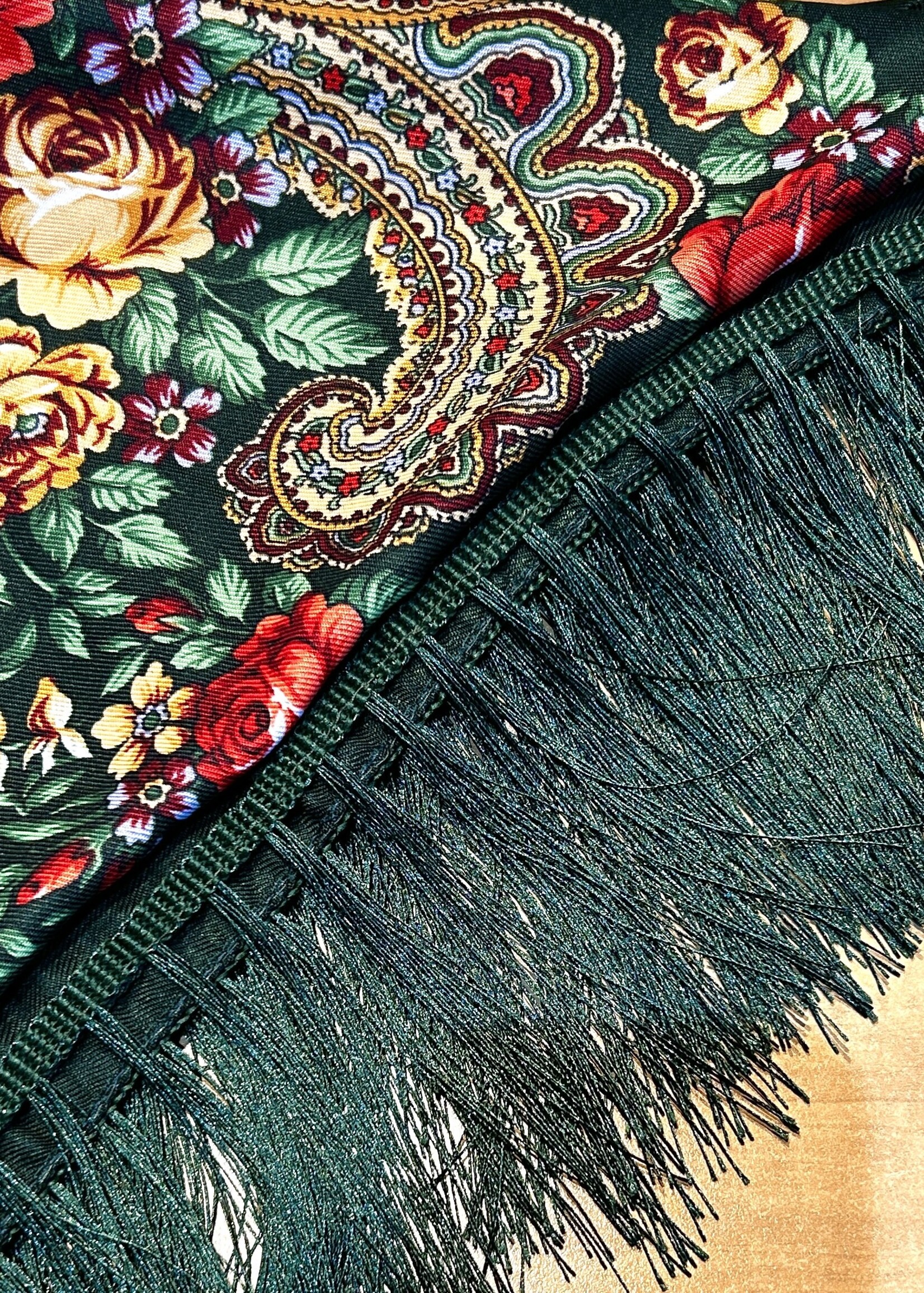 APPAREL - (W) Shawl / Ukrainian Hustka Traditional Scarf with  Fringle/ 36x36"