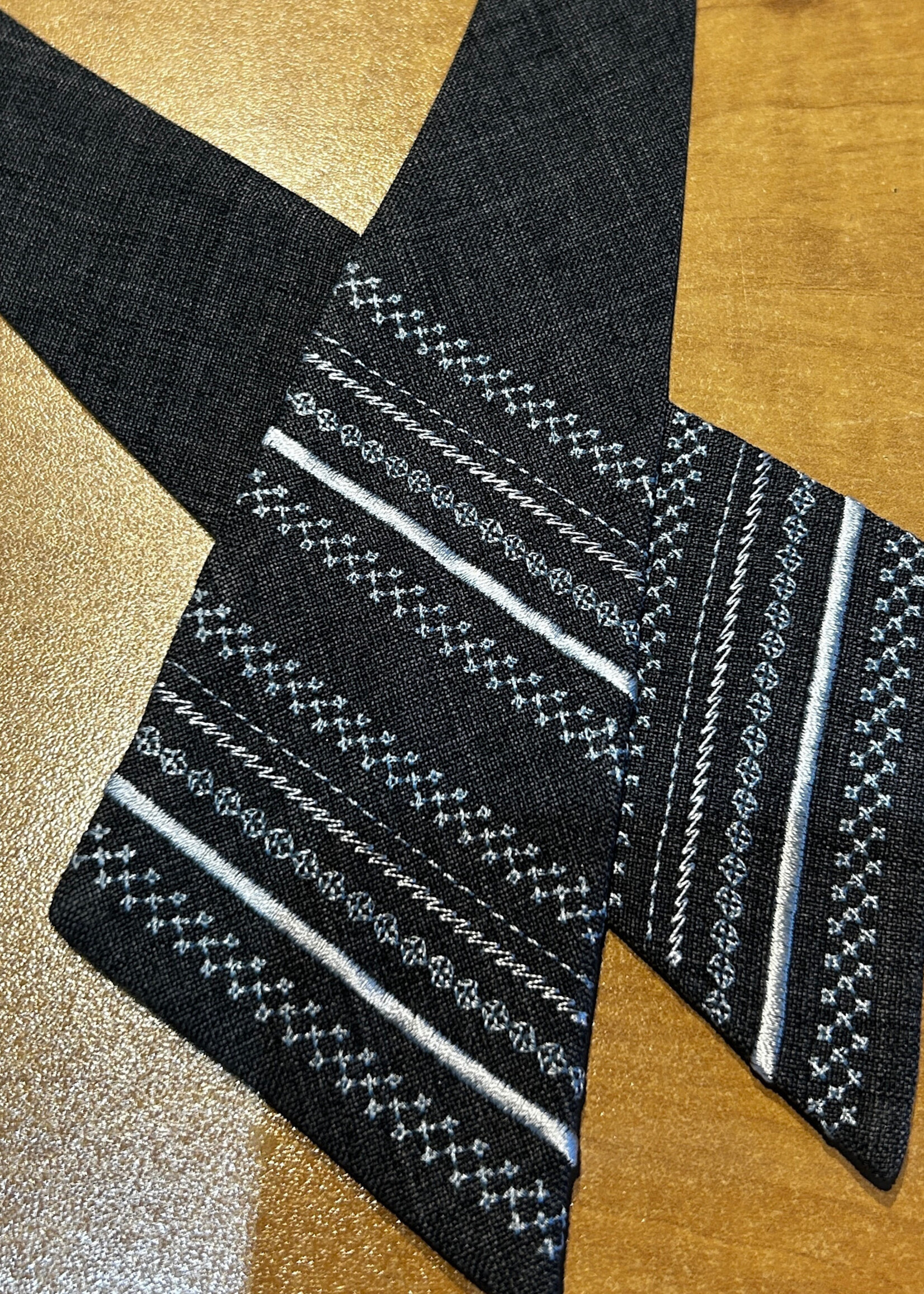 APPAREL - (W) - Bow Tie   Embroidered
