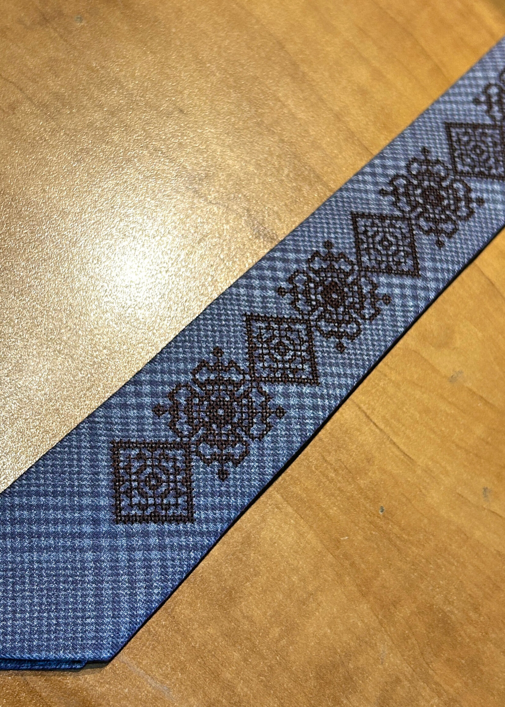 APPAREL - Narrow Tie embroidered, Gray/ Brown
