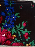 APPAREL - (W) Shawl / Ukrainian Hustka Traditional Scarf 27x27"