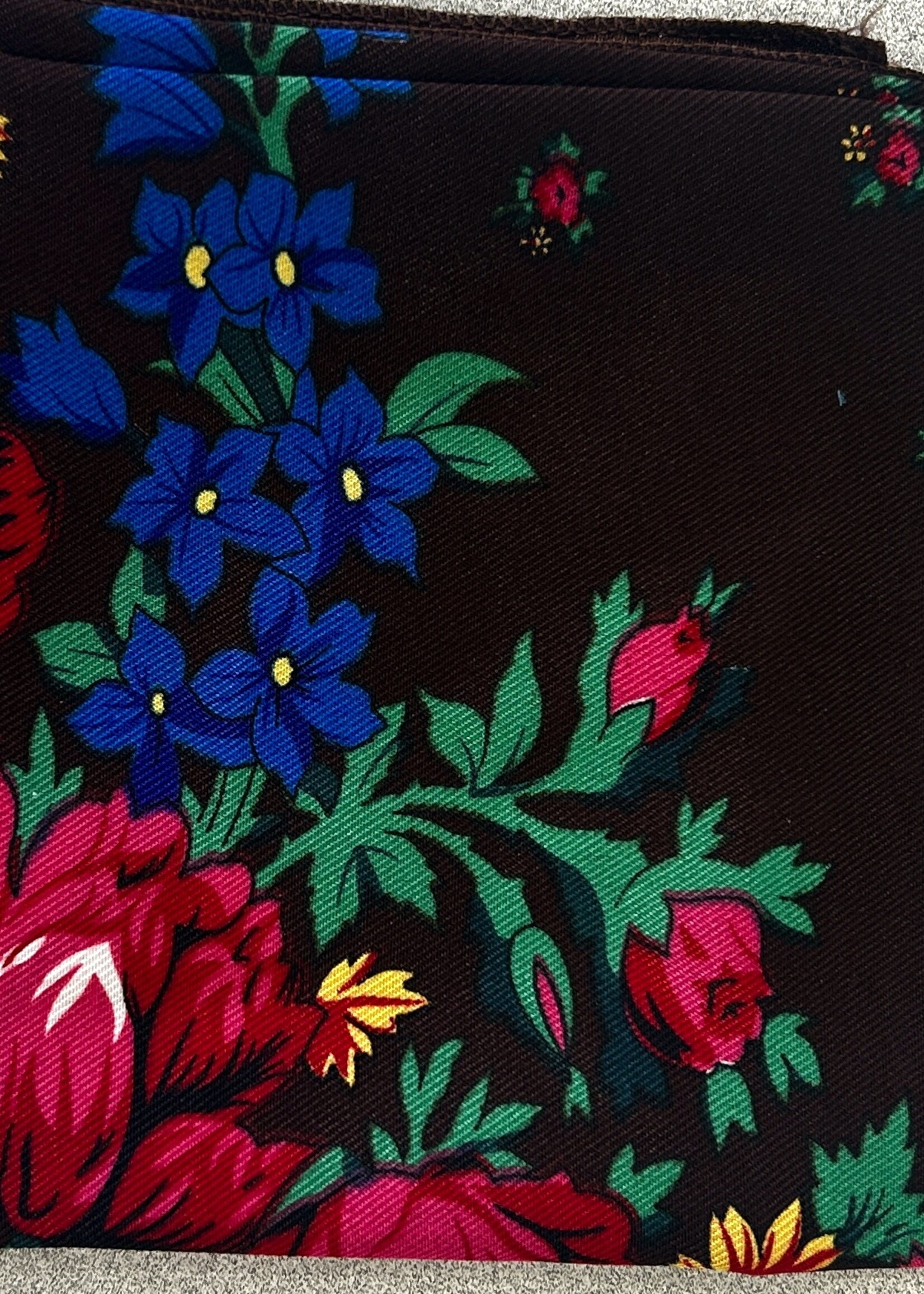APPAREL - (W) Shawl / Ukrainian Hustka Traditional Scarf 27x27"