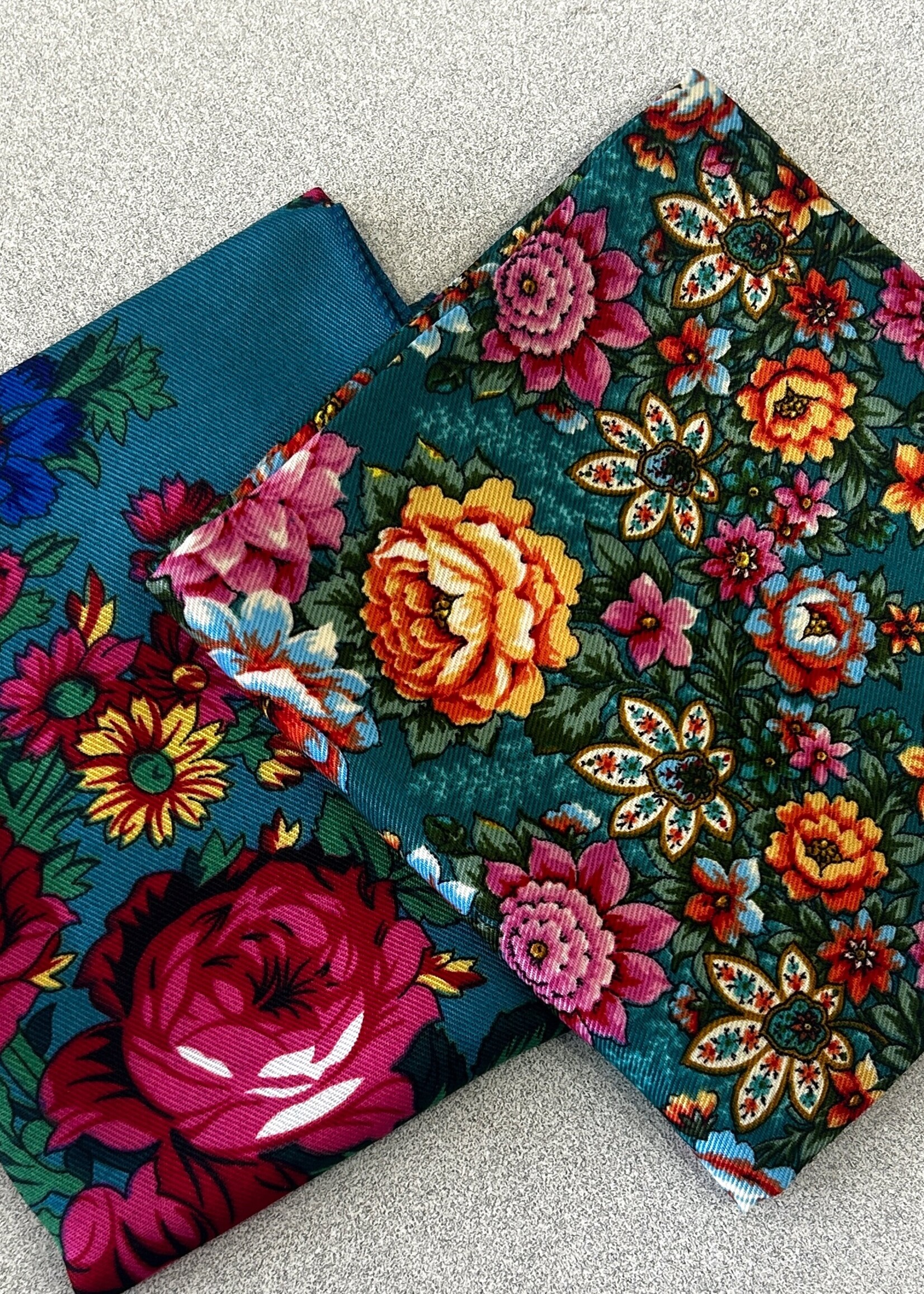 APPAREL - (W) Shawl / Ukrainian Hustka Traditional Scarf 27x27"