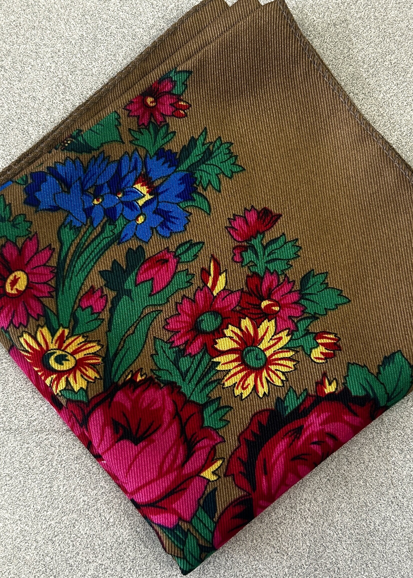 APPAREL - (W) Shawl / Ukrainian Hustka Traditional Scarf 27x27"