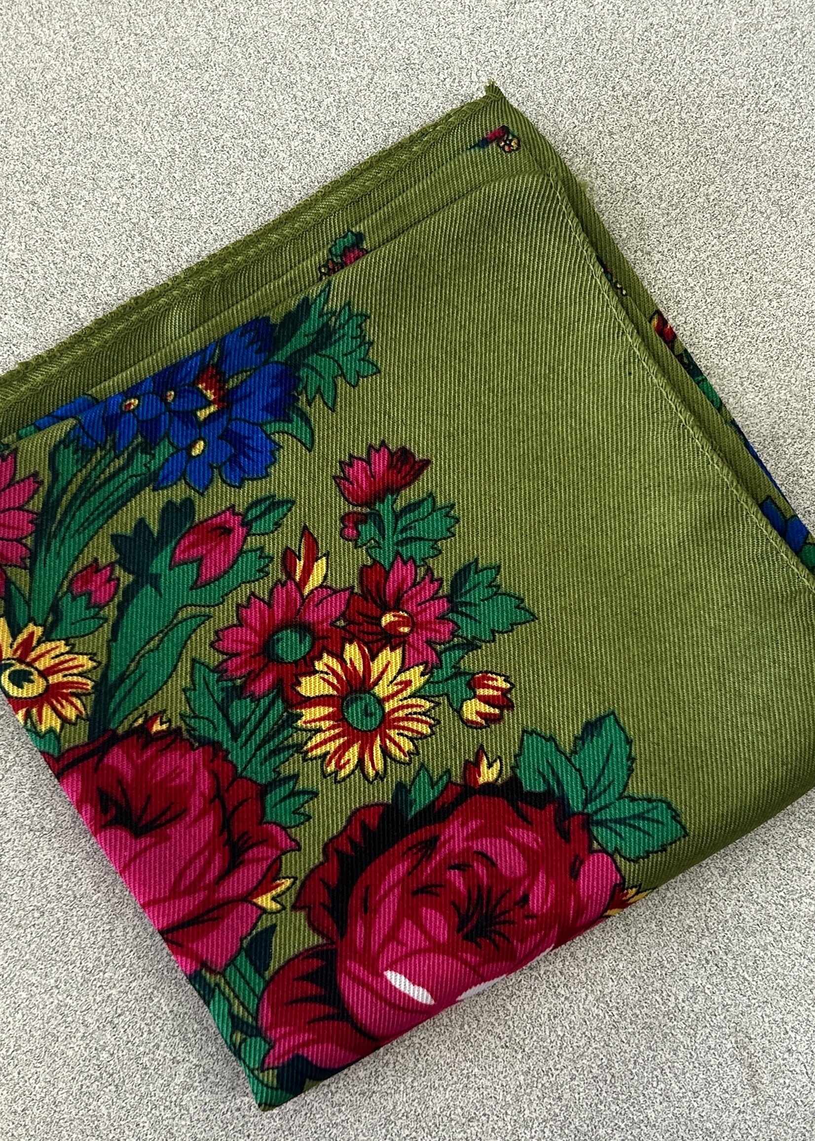 APPAREL - (W) Shawl / Ukrainian Hustka Traditional Scarf 27x27"