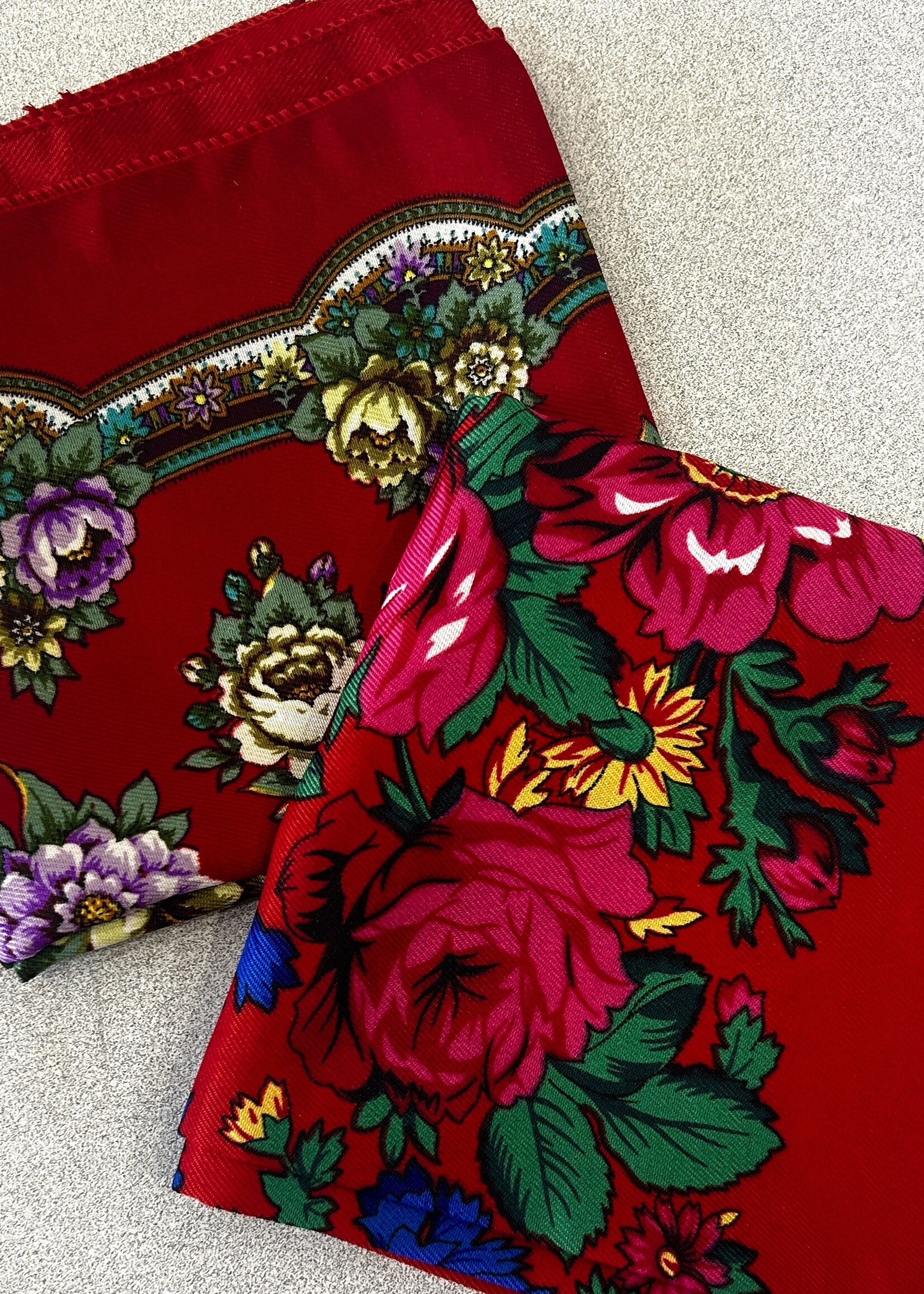 APPAREL - (W) Shawl / Ukrainian Hustka Traditional Scarf 27x27"