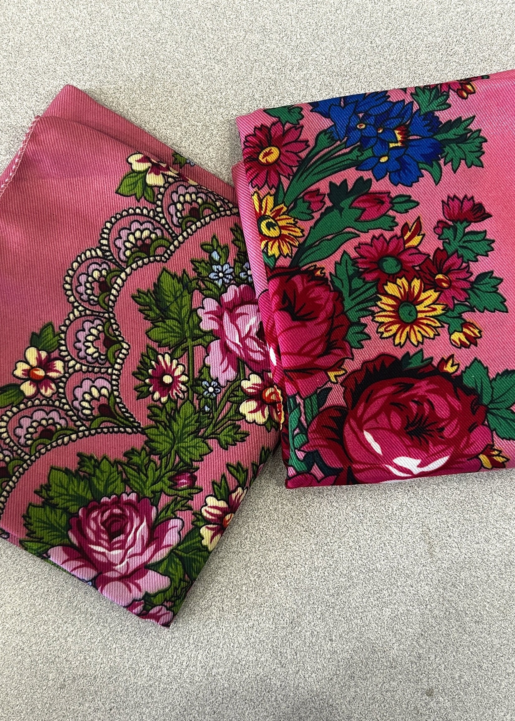 APPAREL - (W) Shawl / Ukrainian Hustka Traditional Scarf 27x27"