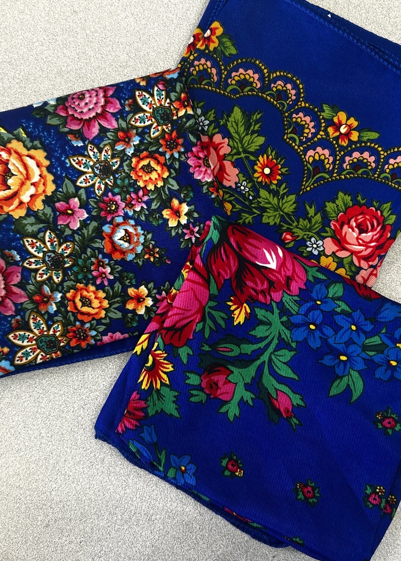 APPAREL - (W) Shawl / Ukrainian Hustka Traditional Scarf 27x27"
