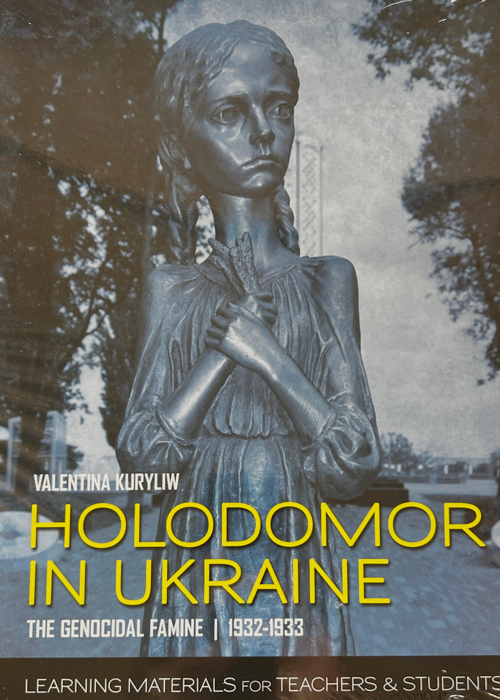 None BOOK - Holodomor in Ukraine by Valentina Kuryliw