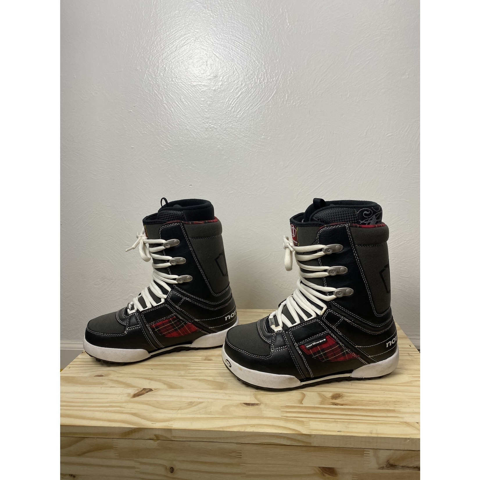 Northwave Northwave Snowboard Boots, Size 6, SOLD AS IS, NO REFUNDS OR EXCHANGES