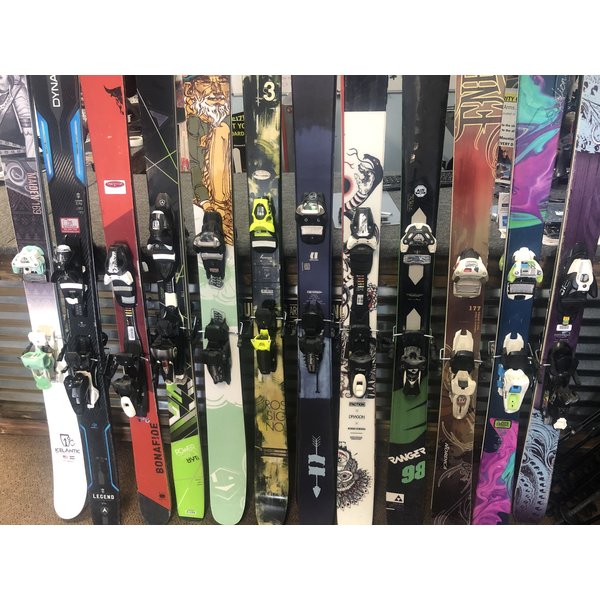 Snowsports Outlet BIG Discounts on Demo Skis and Used Snowboard Gear
