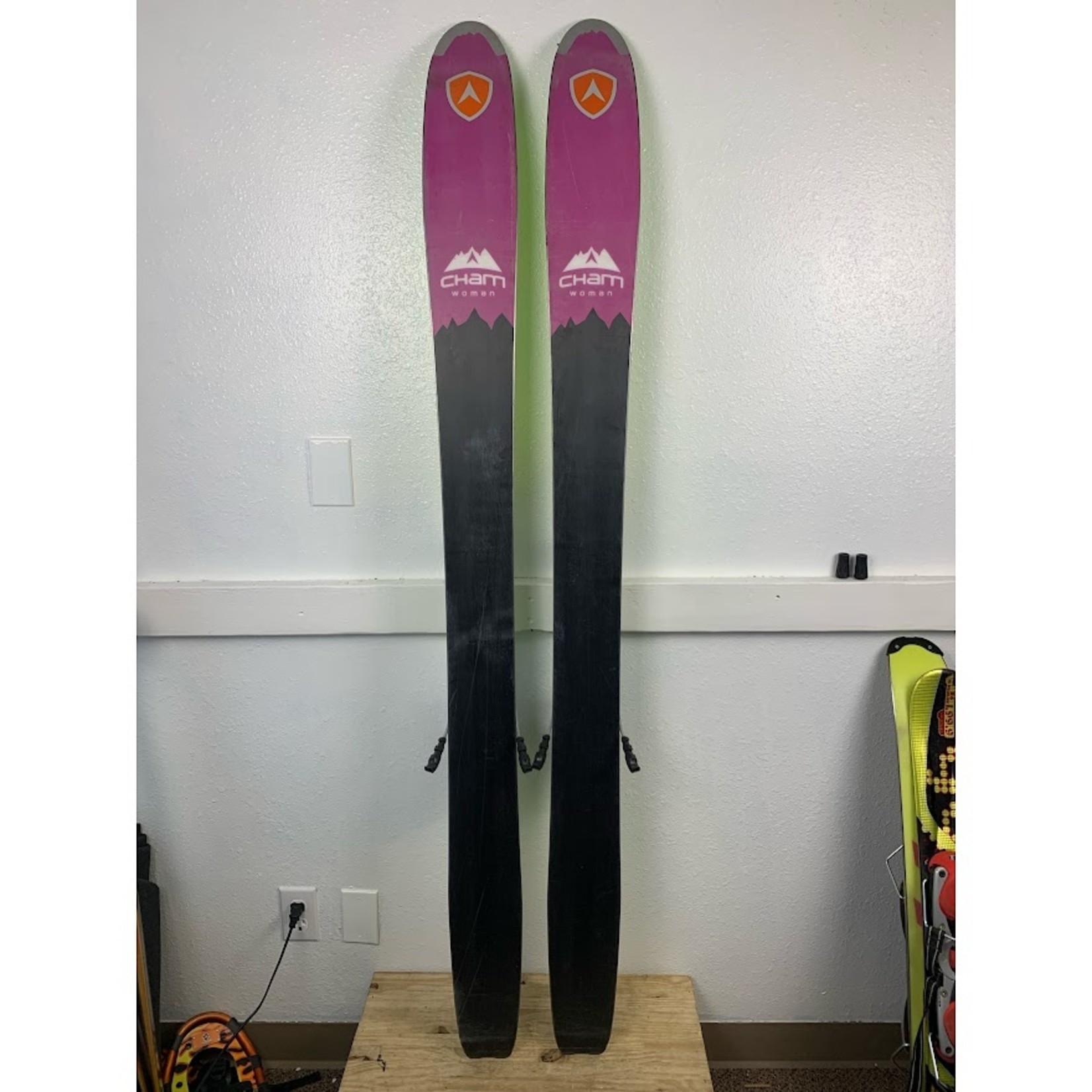 Dynastar Cham 107 Skis + Tyrolia Attack Demo Bindings, Size 166cm