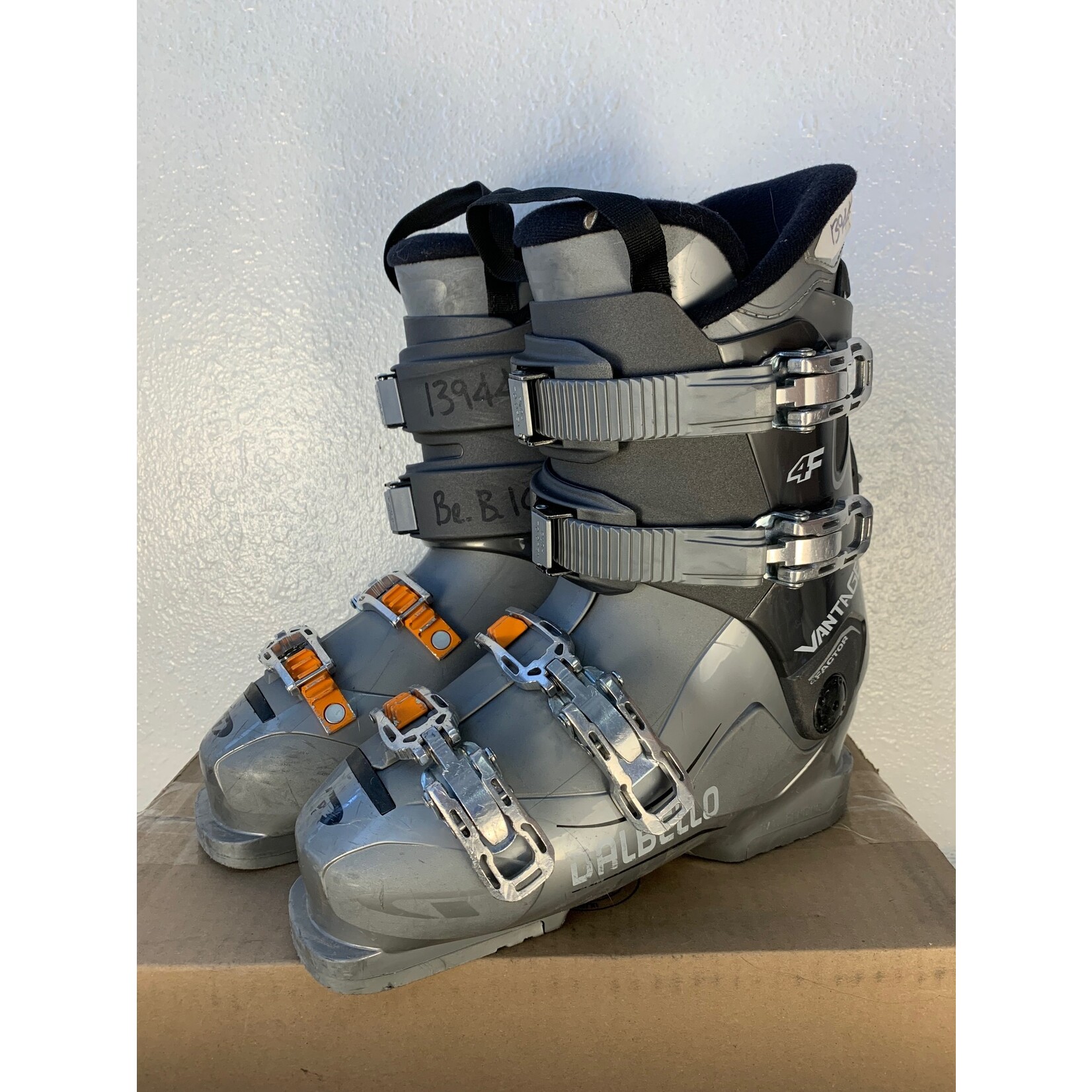 Dalbello Dalbello Vantage 4F Ski Boots, Size 25.5