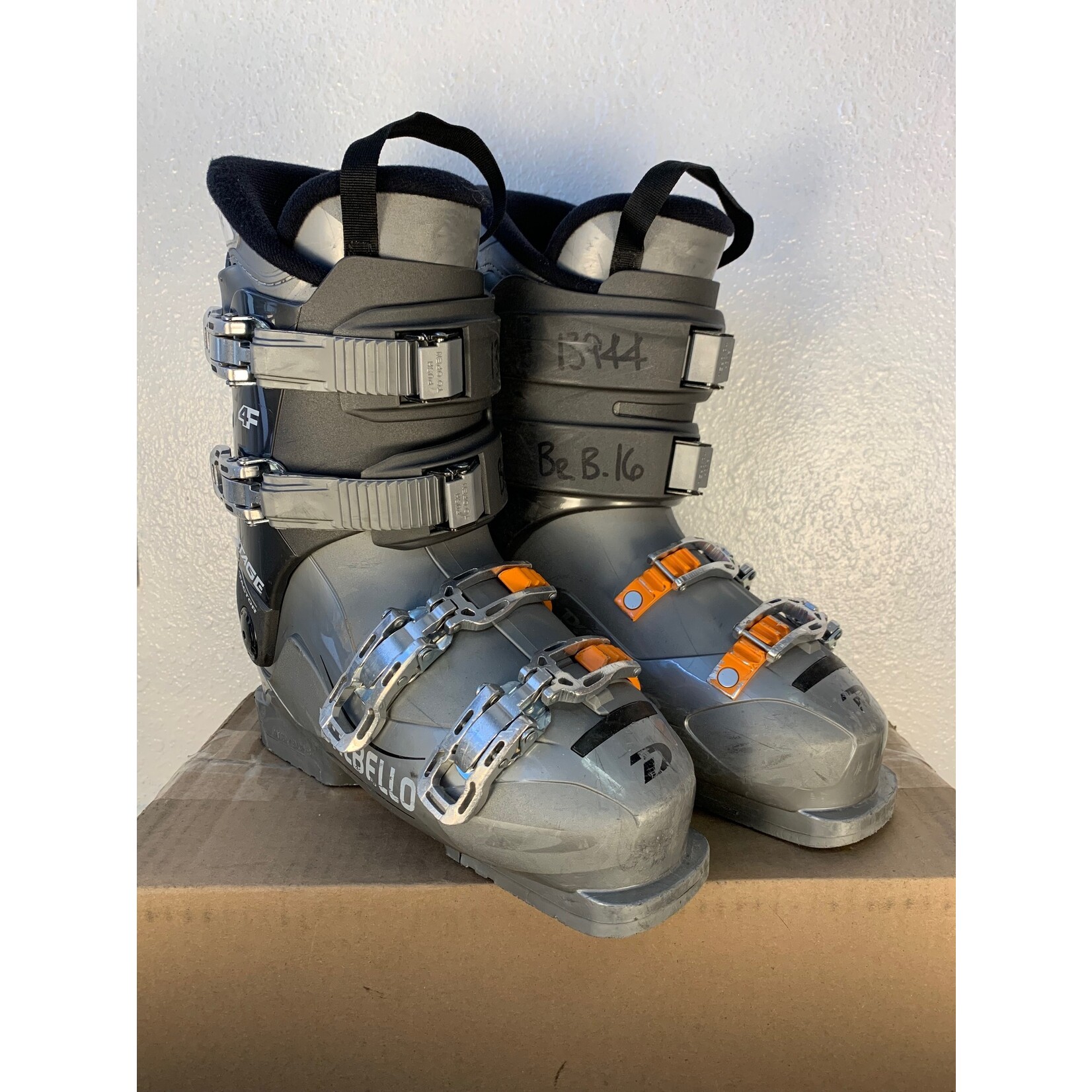 Dalbello Dalbello Vantage 4F Ski Boots, Size 25.5