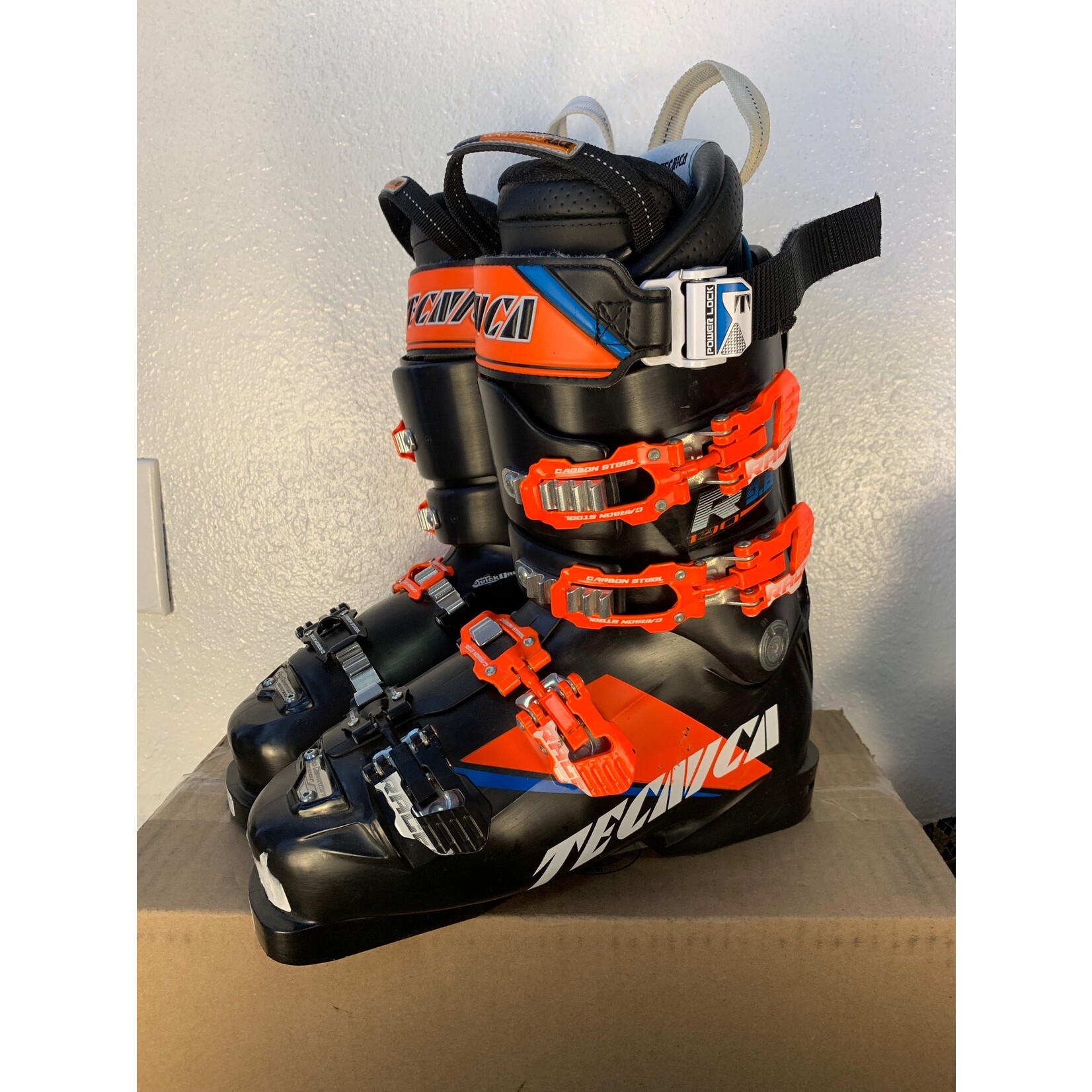 Tecnica NEW Tecnica R9.8 130 Ski Boots, Size 25.5