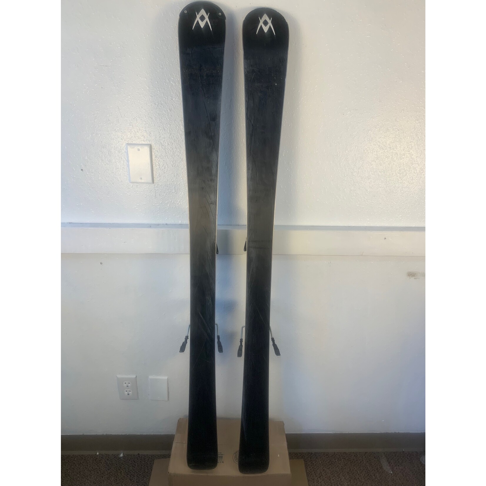Volkl Volkl Unlimited AC 7.4 Skis + Marker 9.0 Bindings, Size 142cm